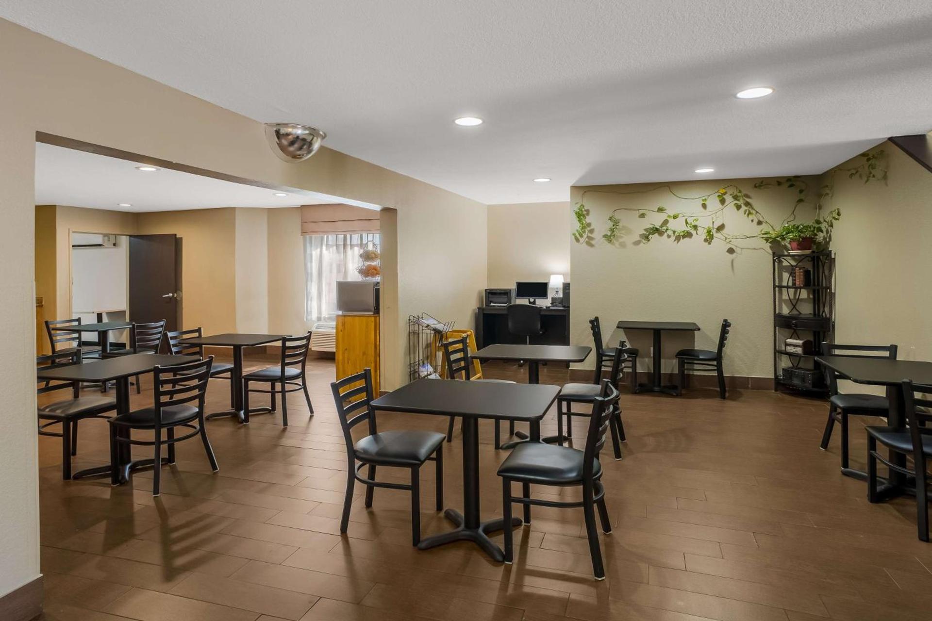 SureStay Plus by Best Western Mesa Superstition Springs photo 6