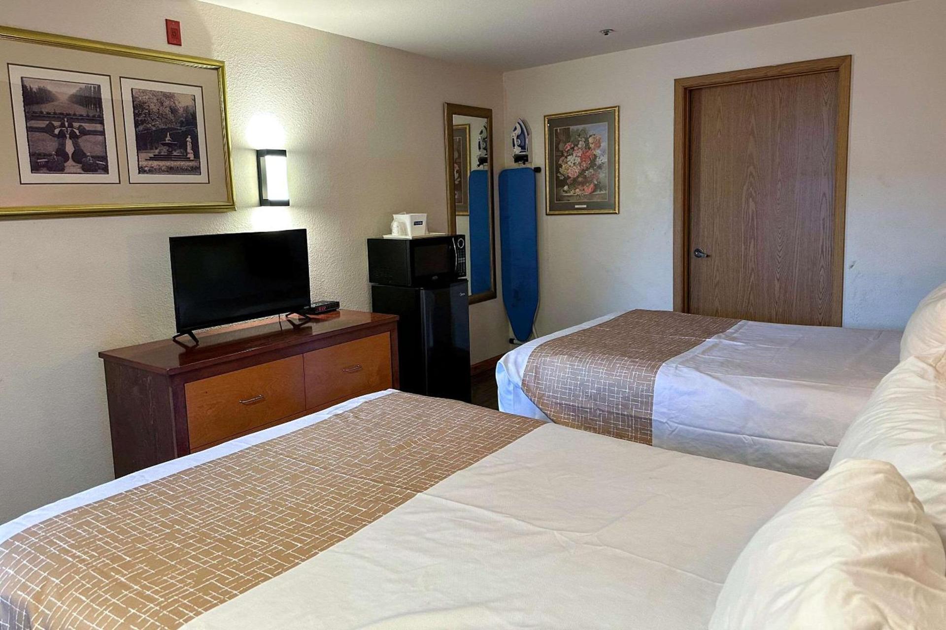 Econo Lodge Edmonds North Seattle photo 28