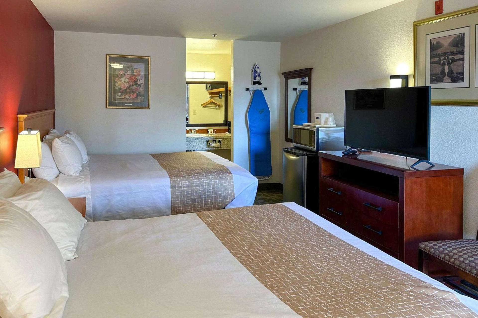 Econo Lodge Edmonds North Seattle photo 48