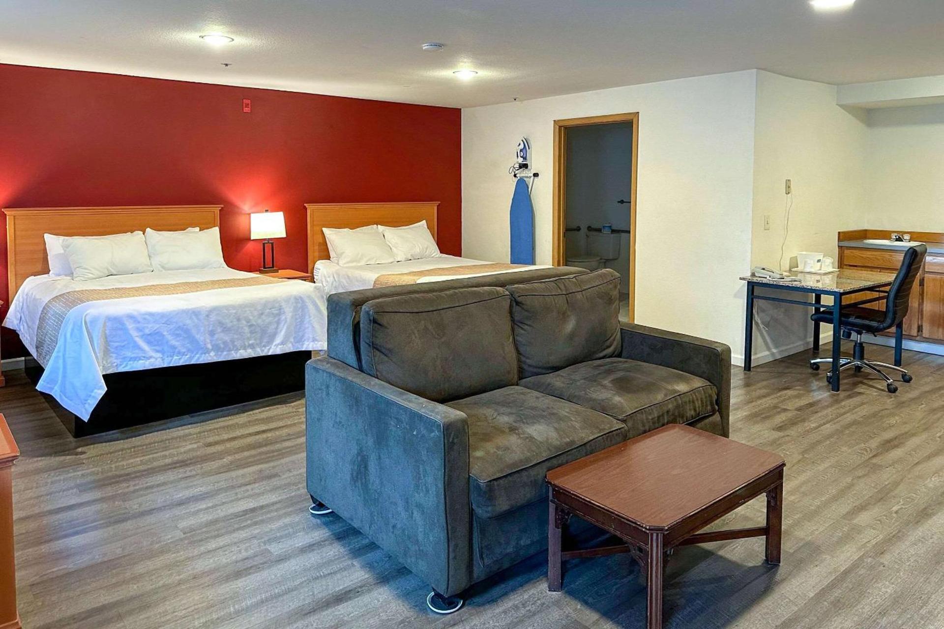 Econo Lodge Edmonds North Seattle photo 44