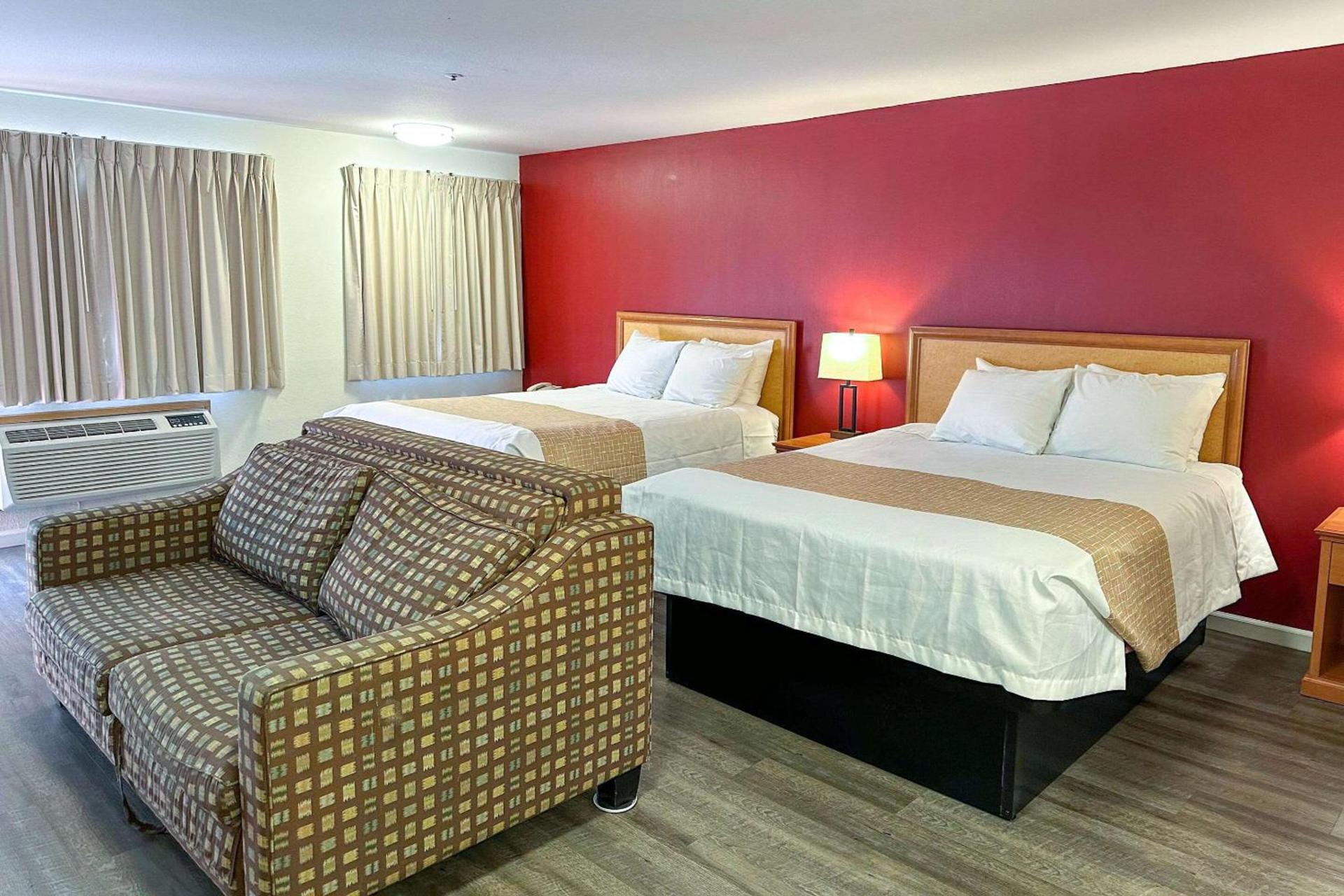 Econo Lodge Edmonds North Seattle photo 9