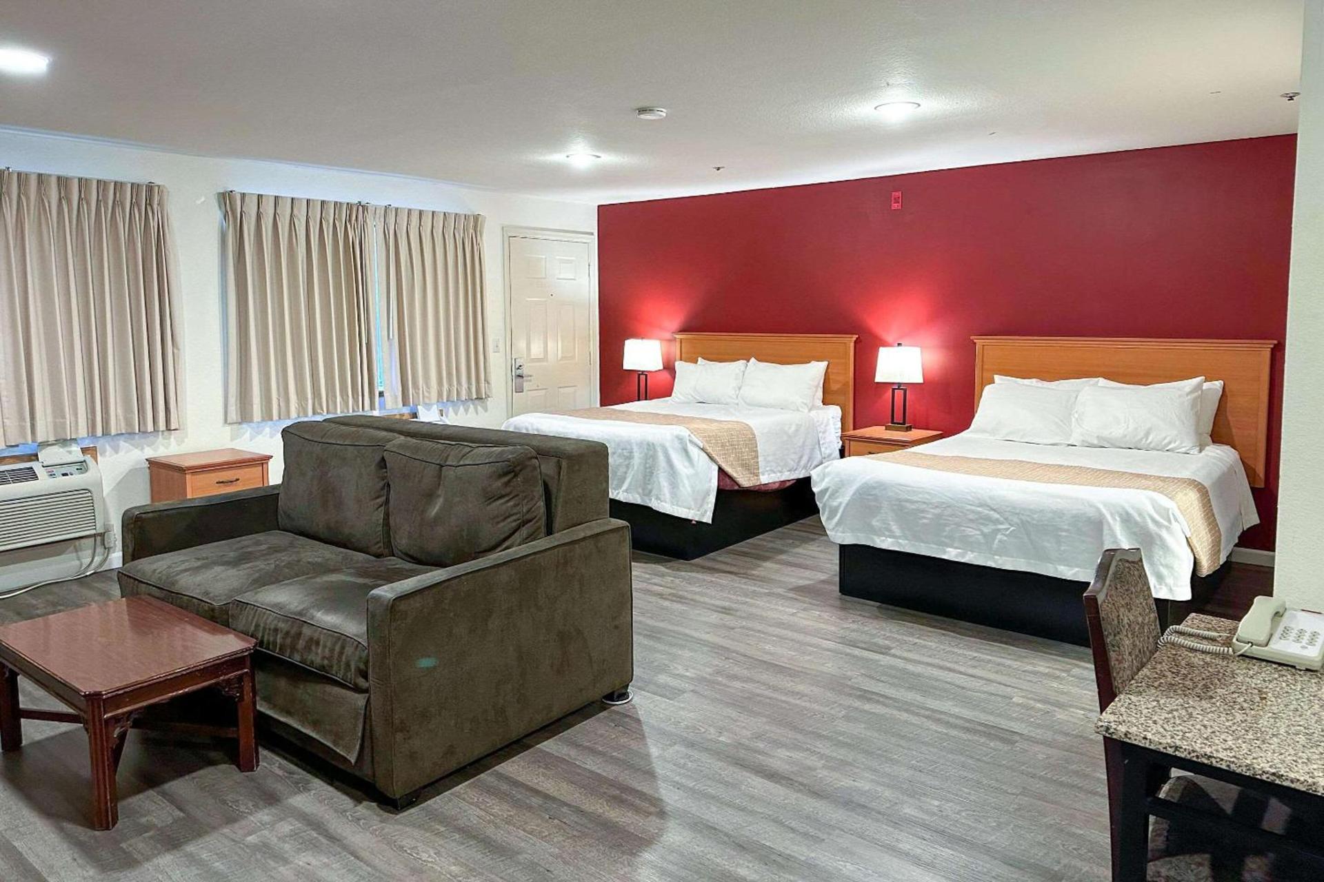 Econo Lodge Edmonds North Seattle photo 19