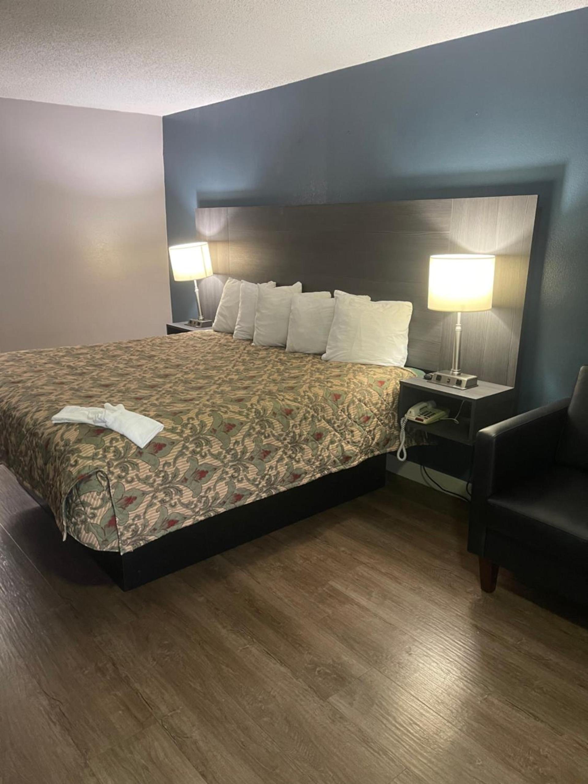 Blue Spring Inn Orange City photo 19