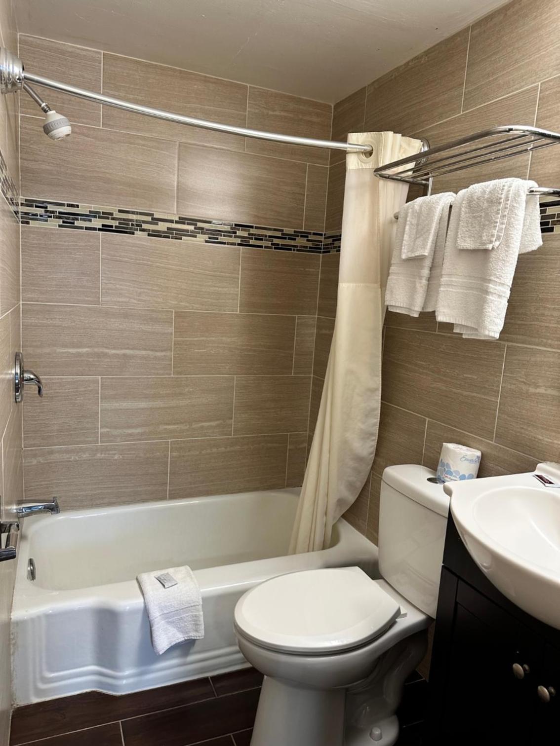 Bestway Inn photo 7