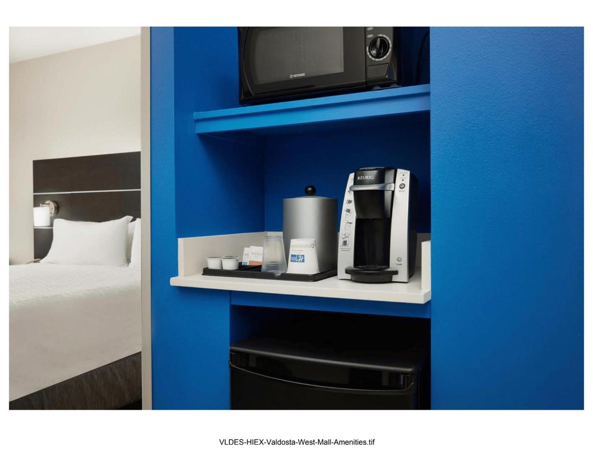 Holiday Inn Express & Suites - Valdosta by IHG photo 2