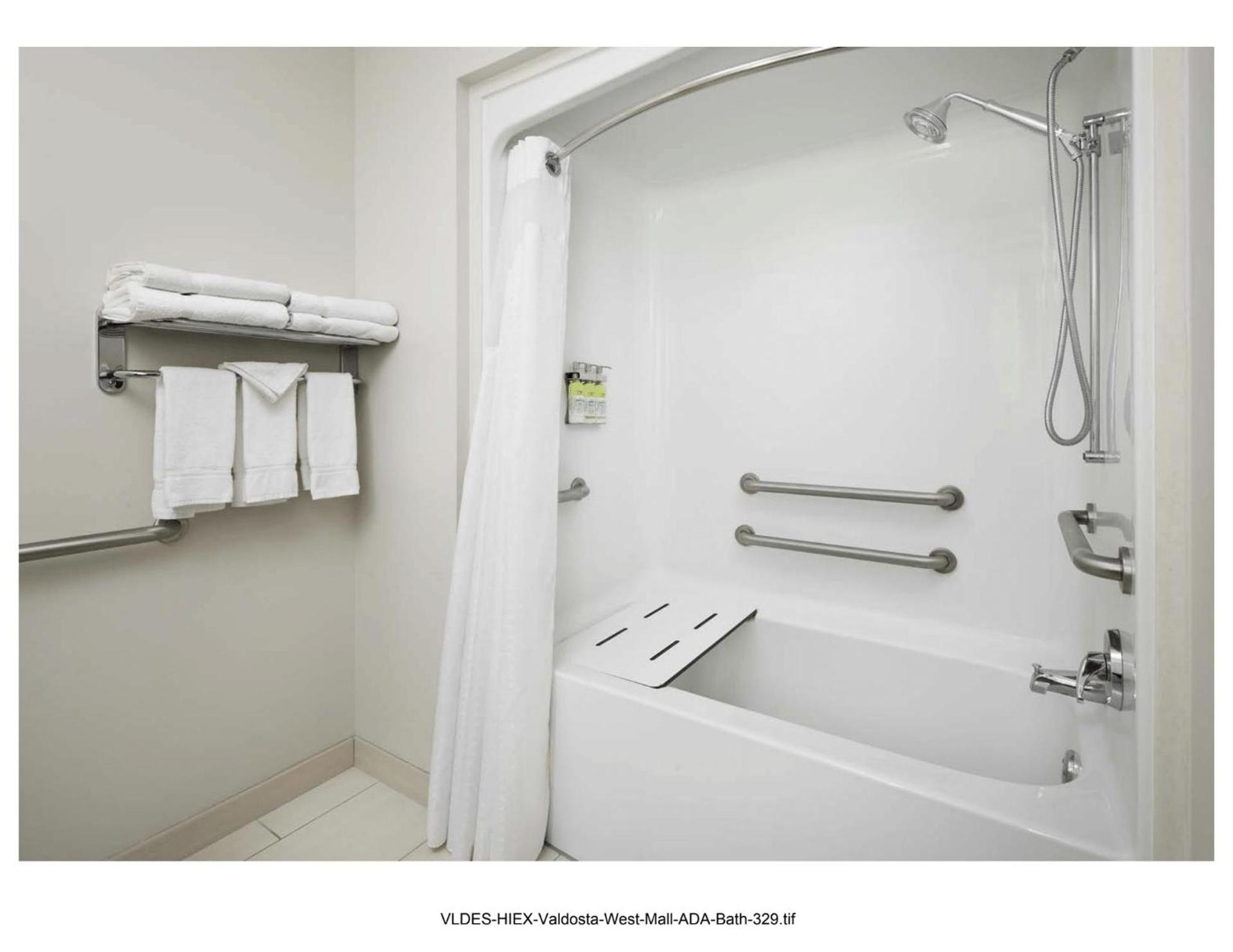 Holiday Inn Express & Suites - Valdosta by IHG photo 5