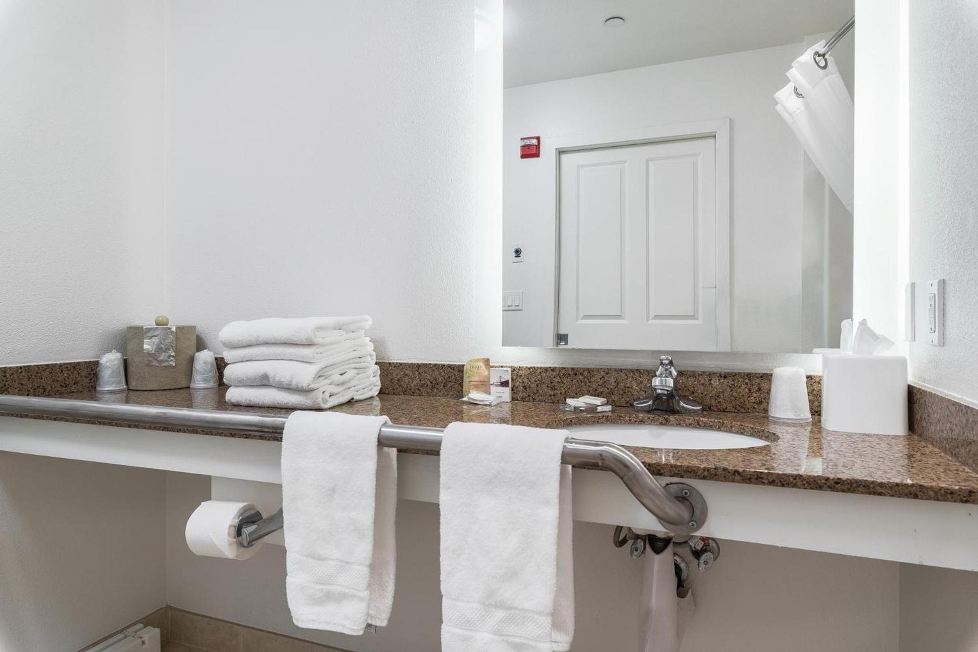 Marshall Suites Bainbridge Island, SureStay Collection by BW photo 66