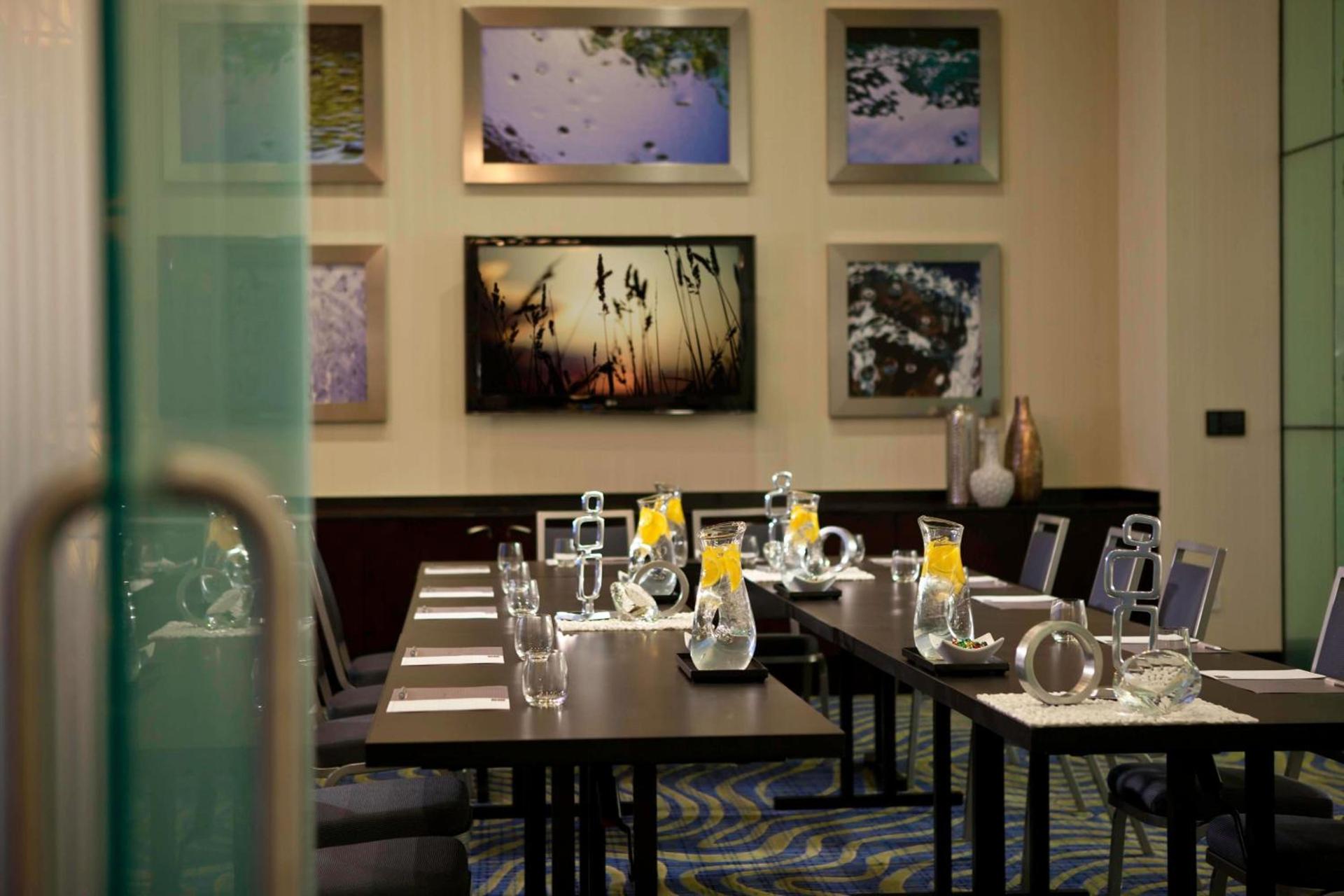 Renaissance Arlington Capital View Hotel photo 51