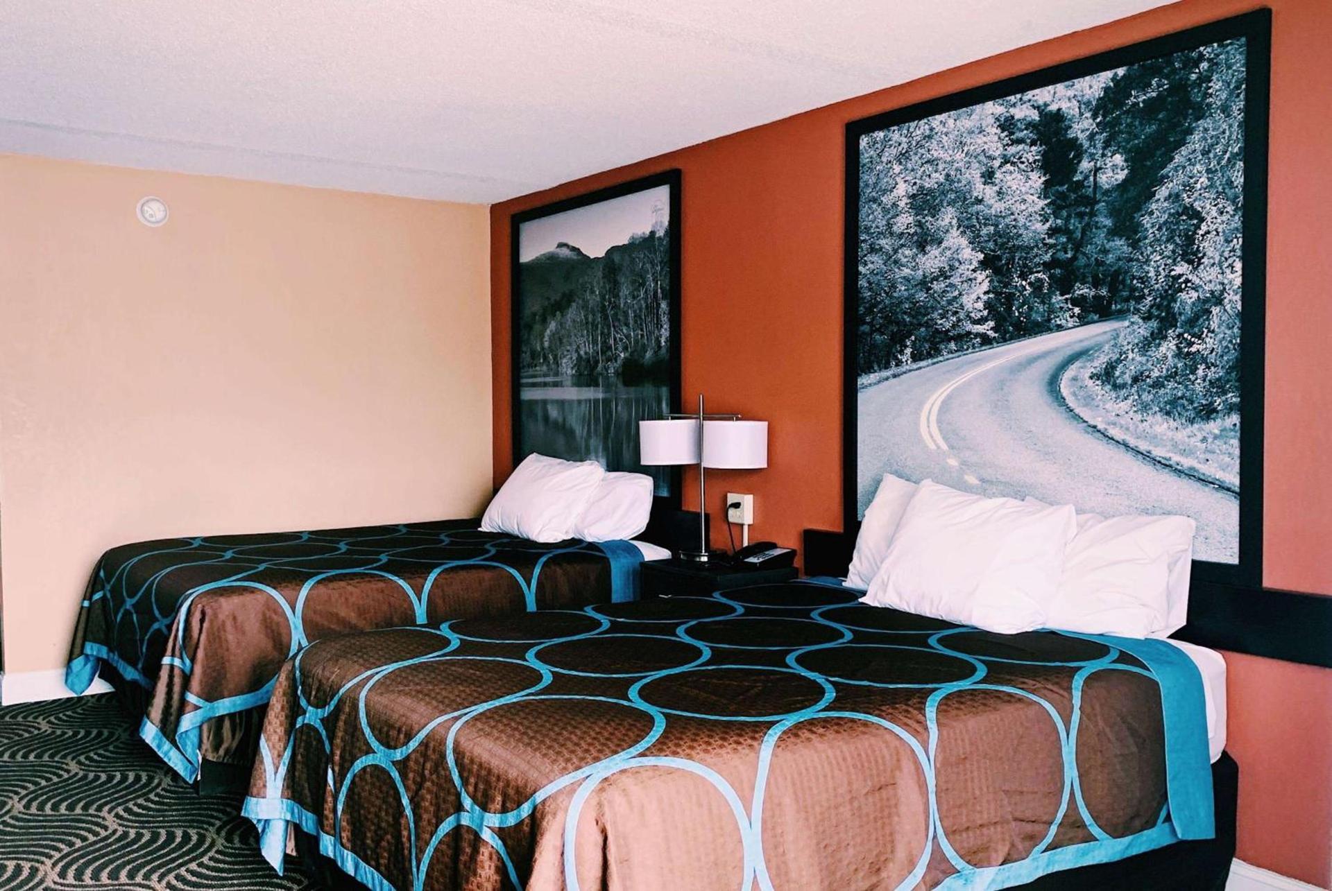Super 8 by Wyndham Marion NC photo 3