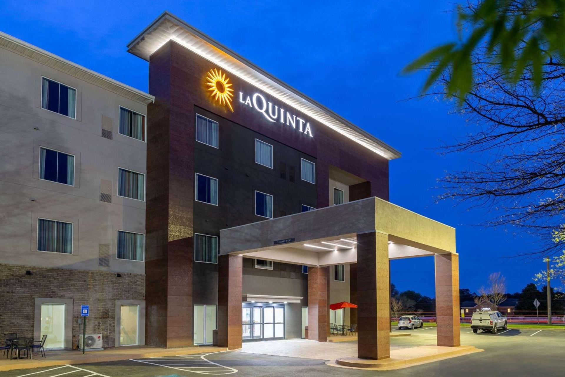 La Quinta Inn & Suites by Wyndham Augusta Fort Eisenhower photo 2