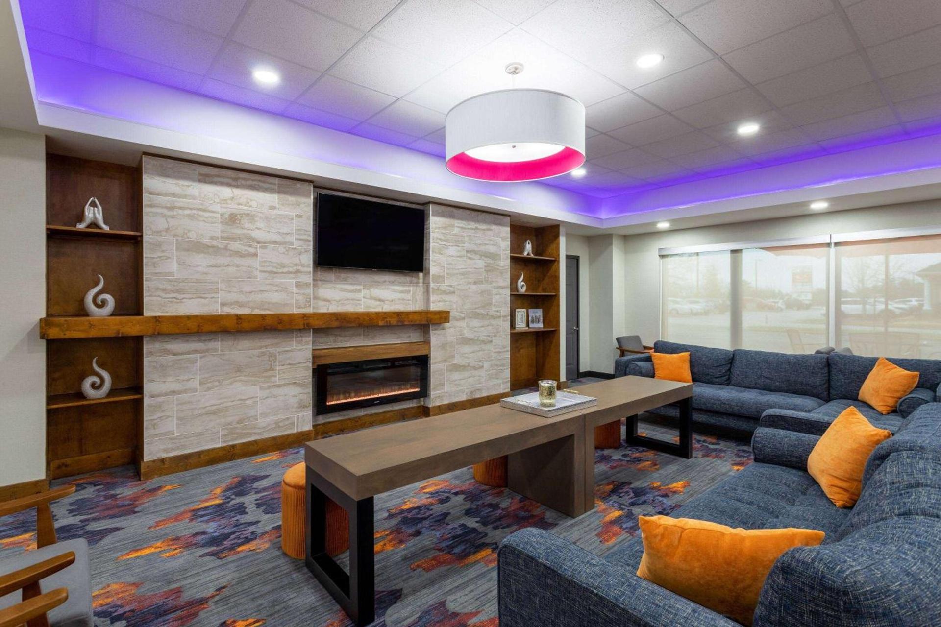 La Quinta Inn & Suites by Wyndham Augusta Fort Eisenhower photo 4