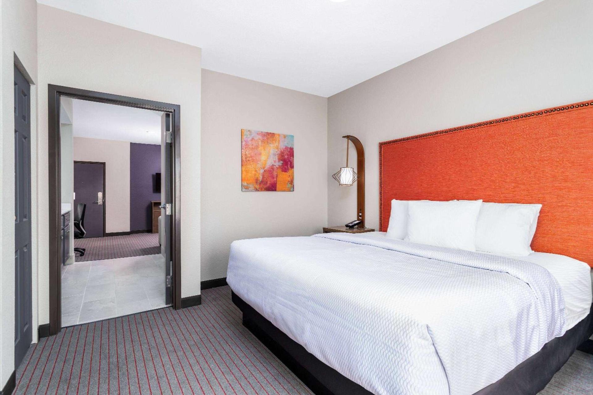 La Quinta Inn & Suites by Wyndham Augusta Fort Eisenhower photo 11