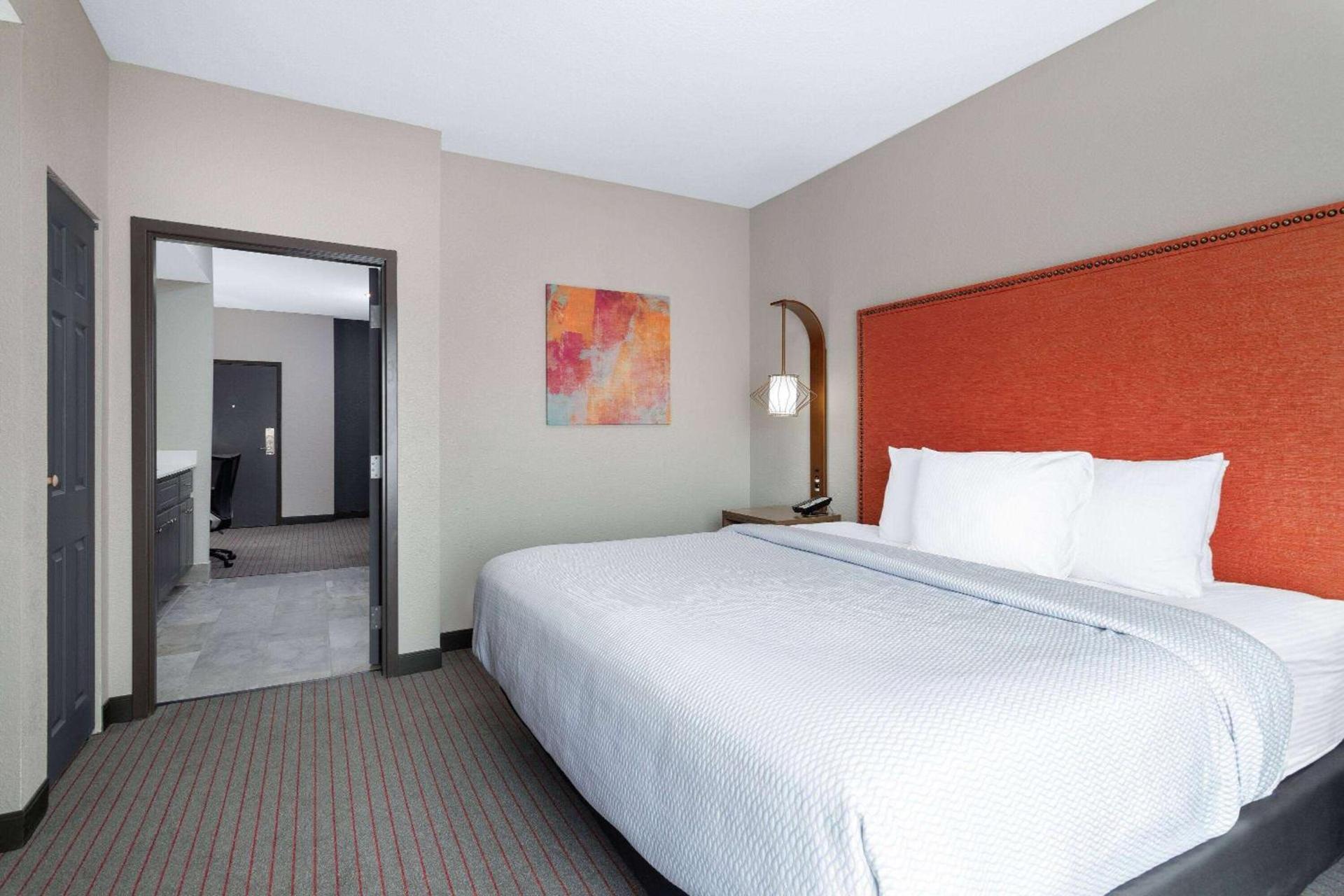 La Quinta Inn & Suites by Wyndham Augusta Fort Eisenhower photo 12