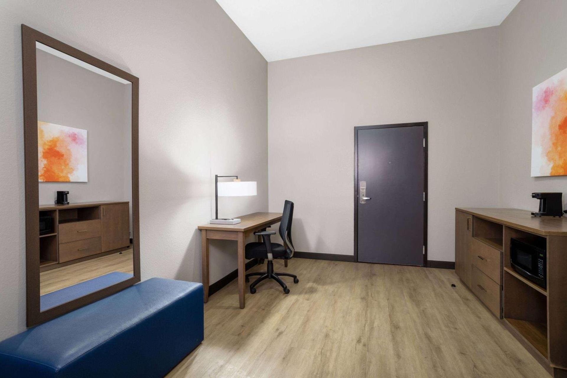 La Quinta Inn & Suites by Wyndham Augusta Fort Eisenhower photo 20