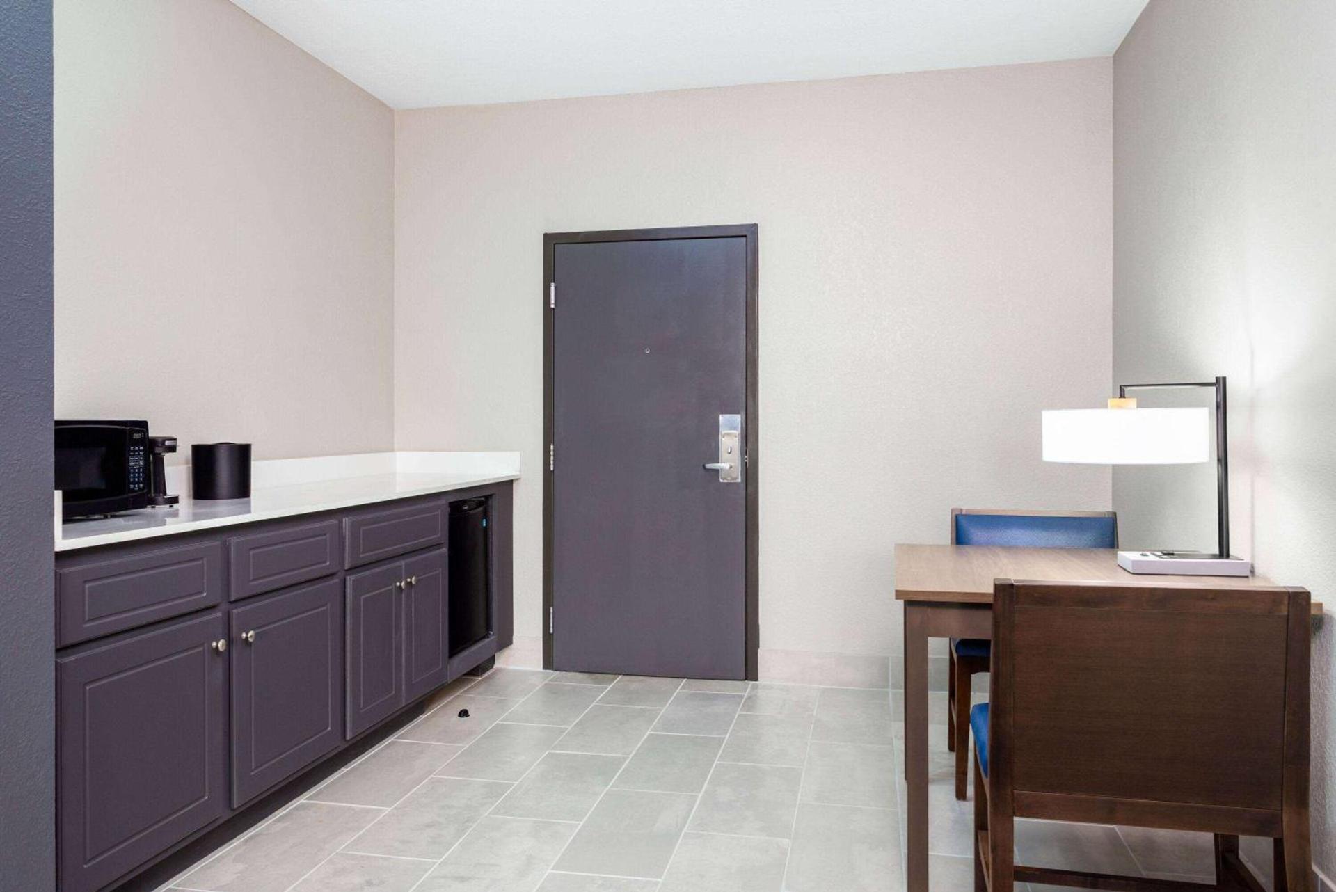 La Quinta Inn & Suites by Wyndham Augusta Fort Eisenhower photo 24