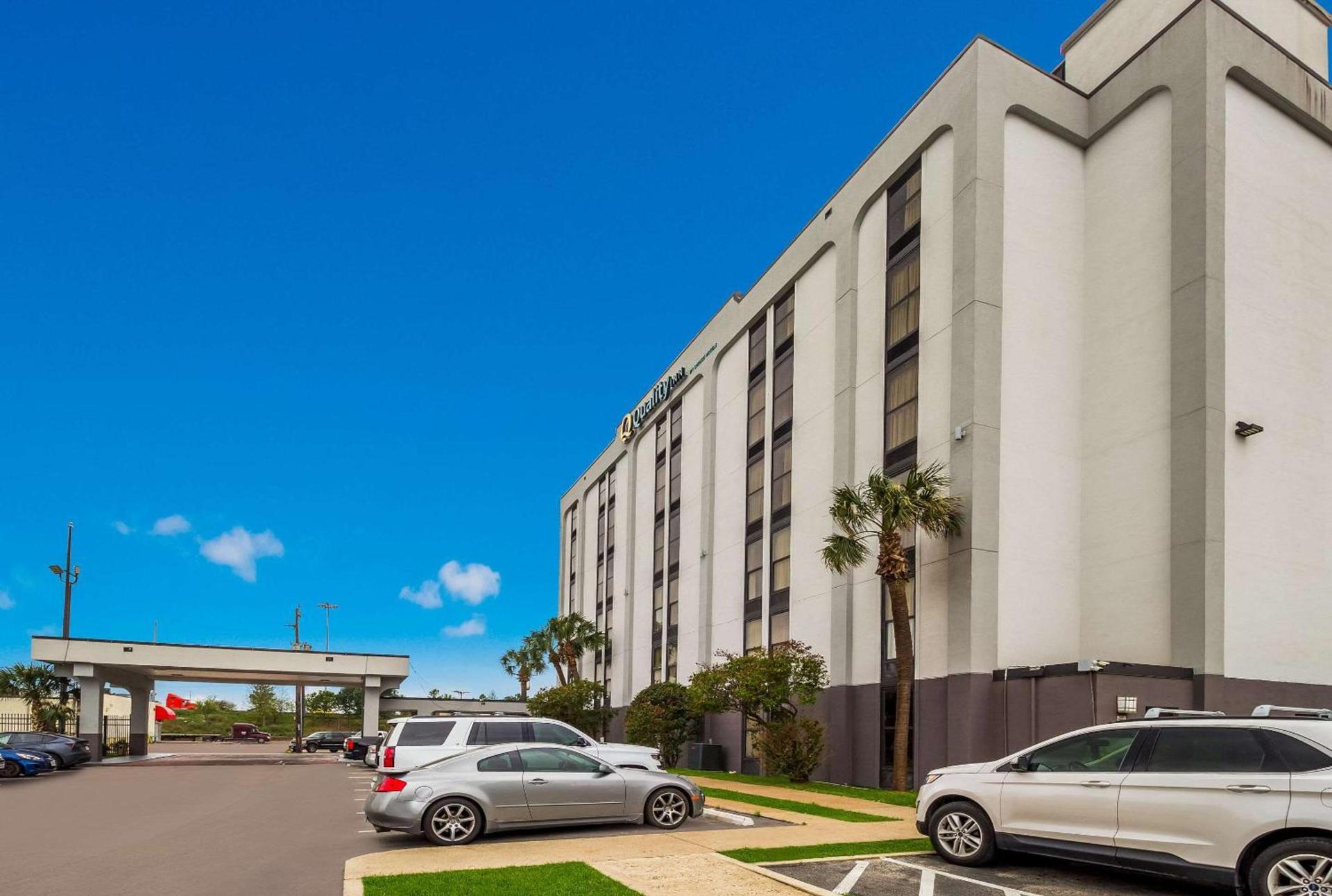 Quality Inn Houston East I-10 photo 3
