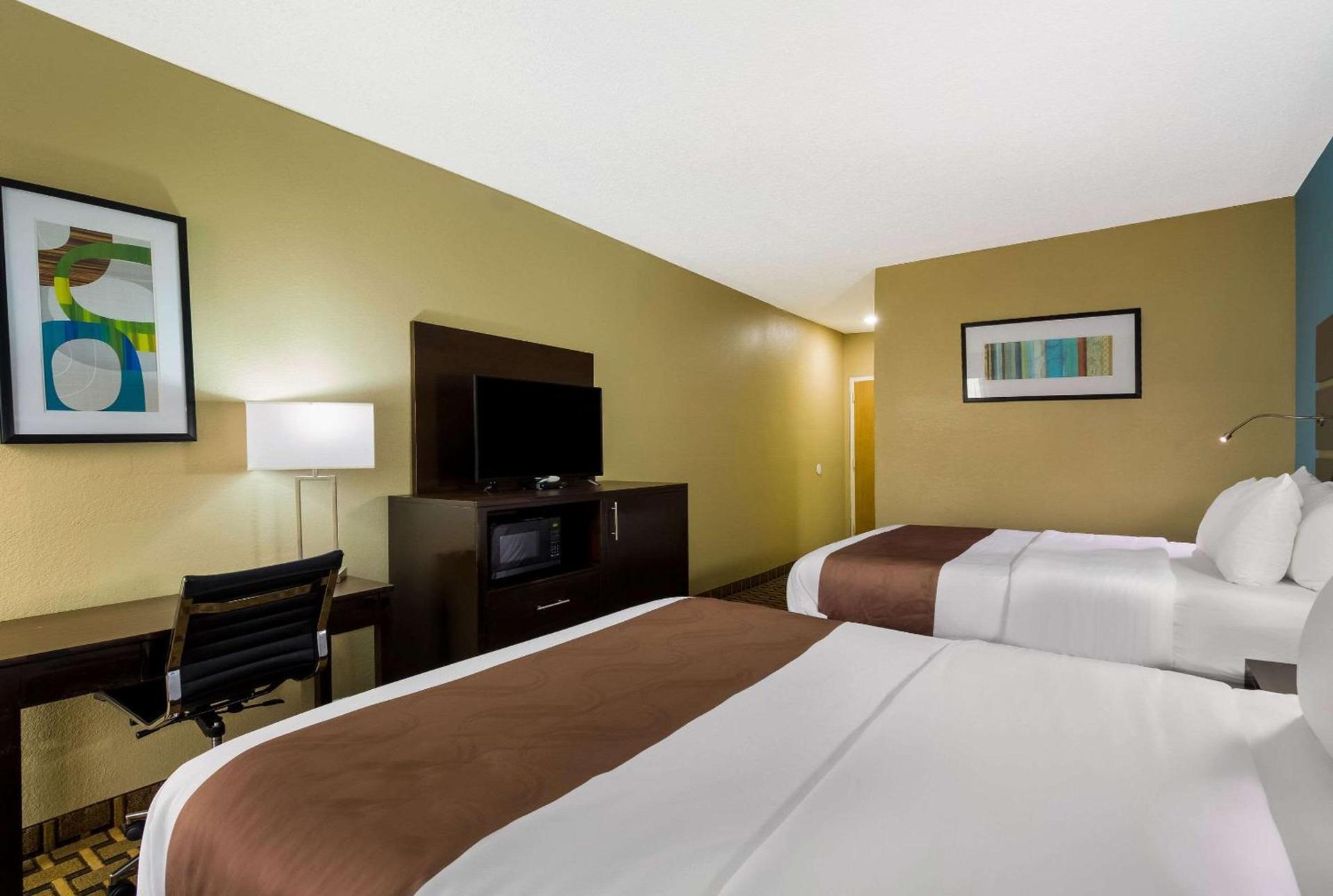Quality Inn Houston East I-10 photo 10