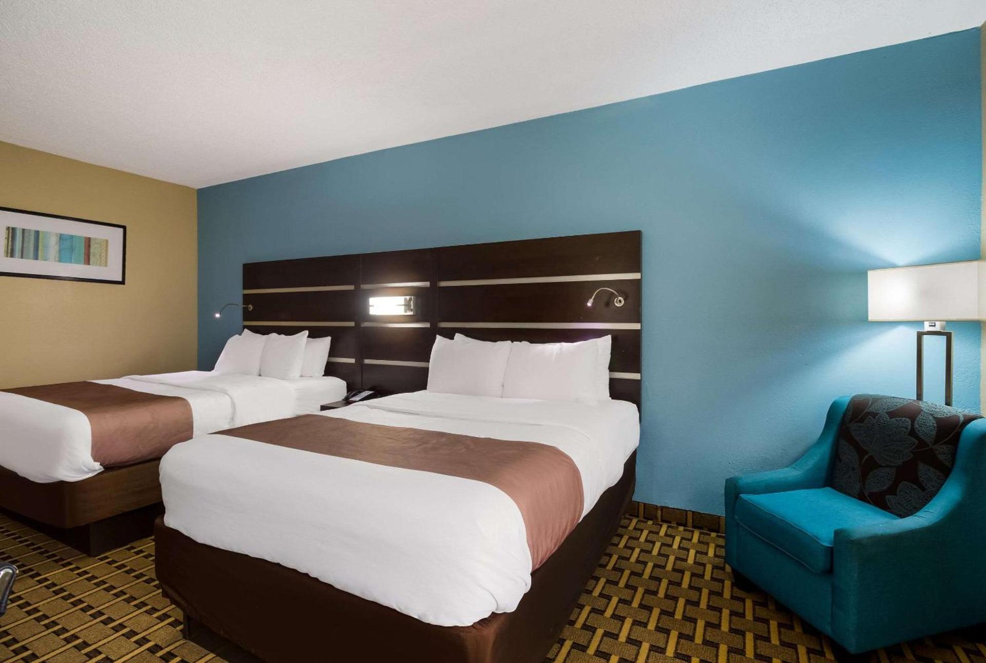 Quality Inn Houston East I-10 photo 11