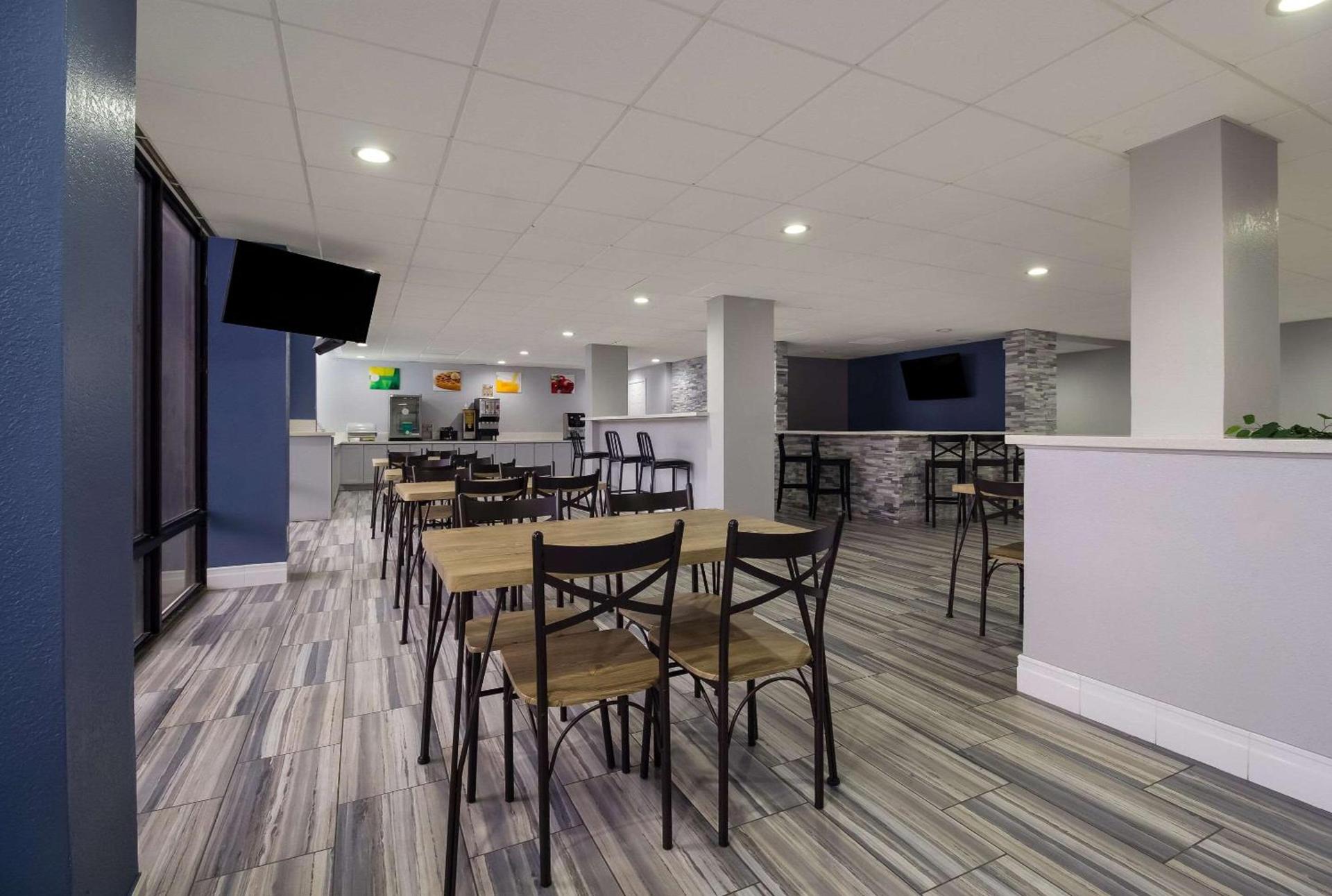 Quality Inn Houston East I-10 photo 27
