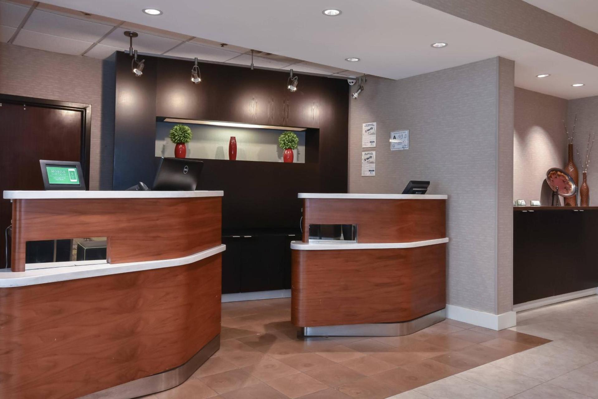 Courtyard by Marriott Charlotte Lake Norman photo 2