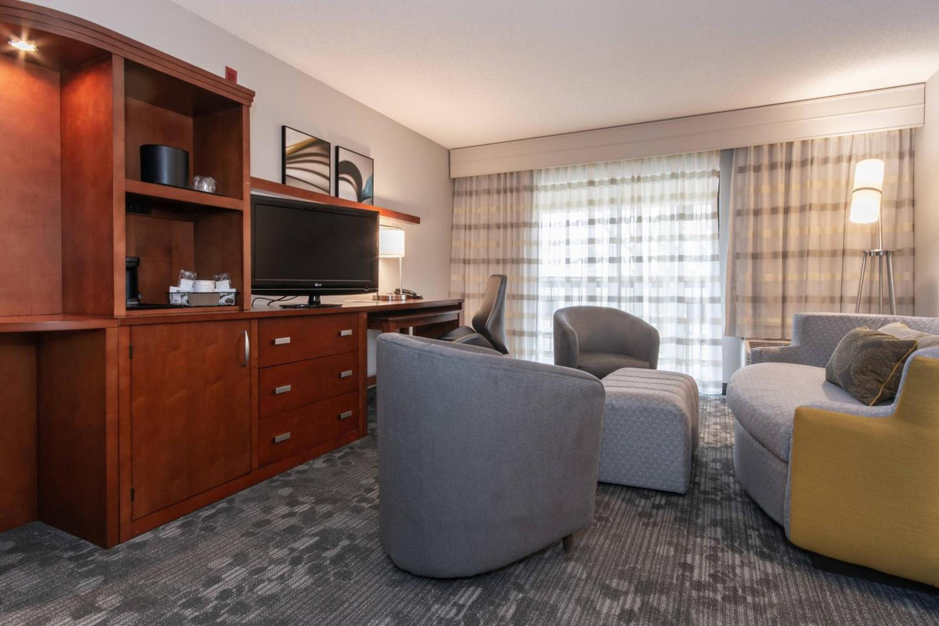 Courtyard by Marriott Charlotte Lake Norman photo 8
