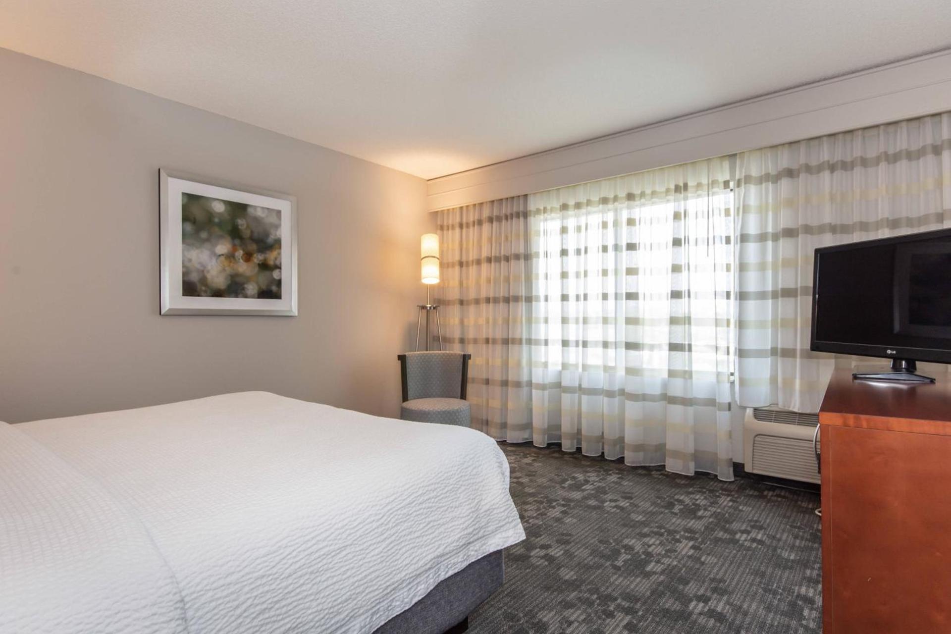 Courtyard by Marriott Charlotte Lake Norman photo 9