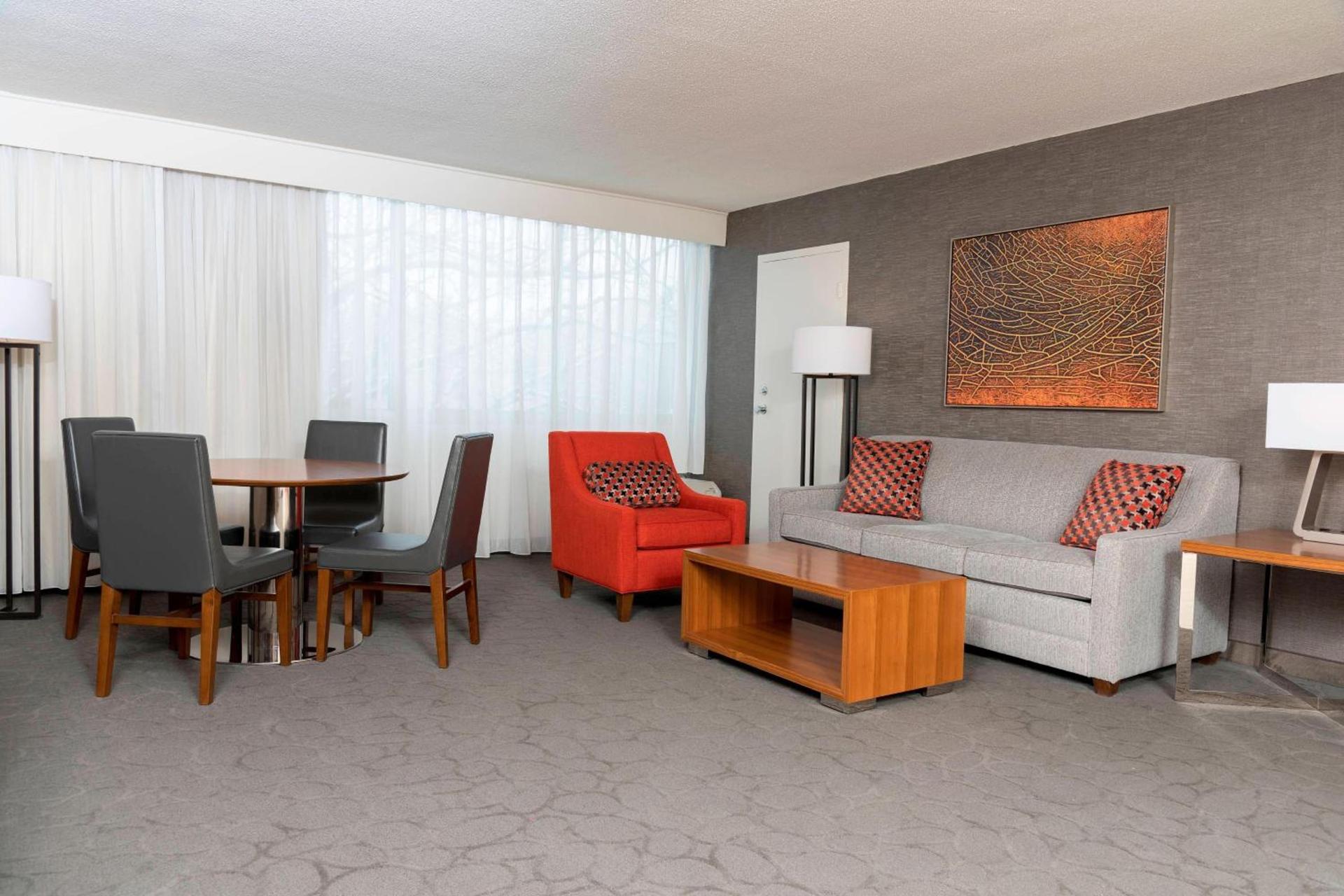 Sonesta Hotel Grand Rapids Airport photo 20