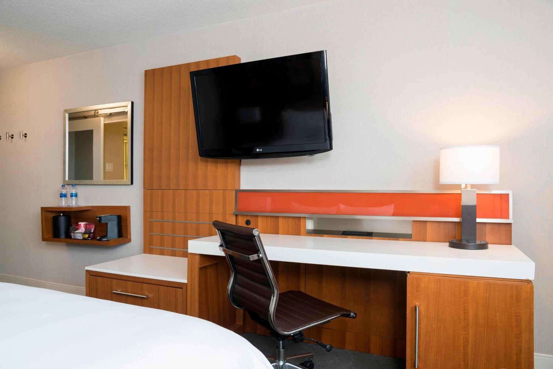Sonesta Hotel Grand Rapids Airport photo 22