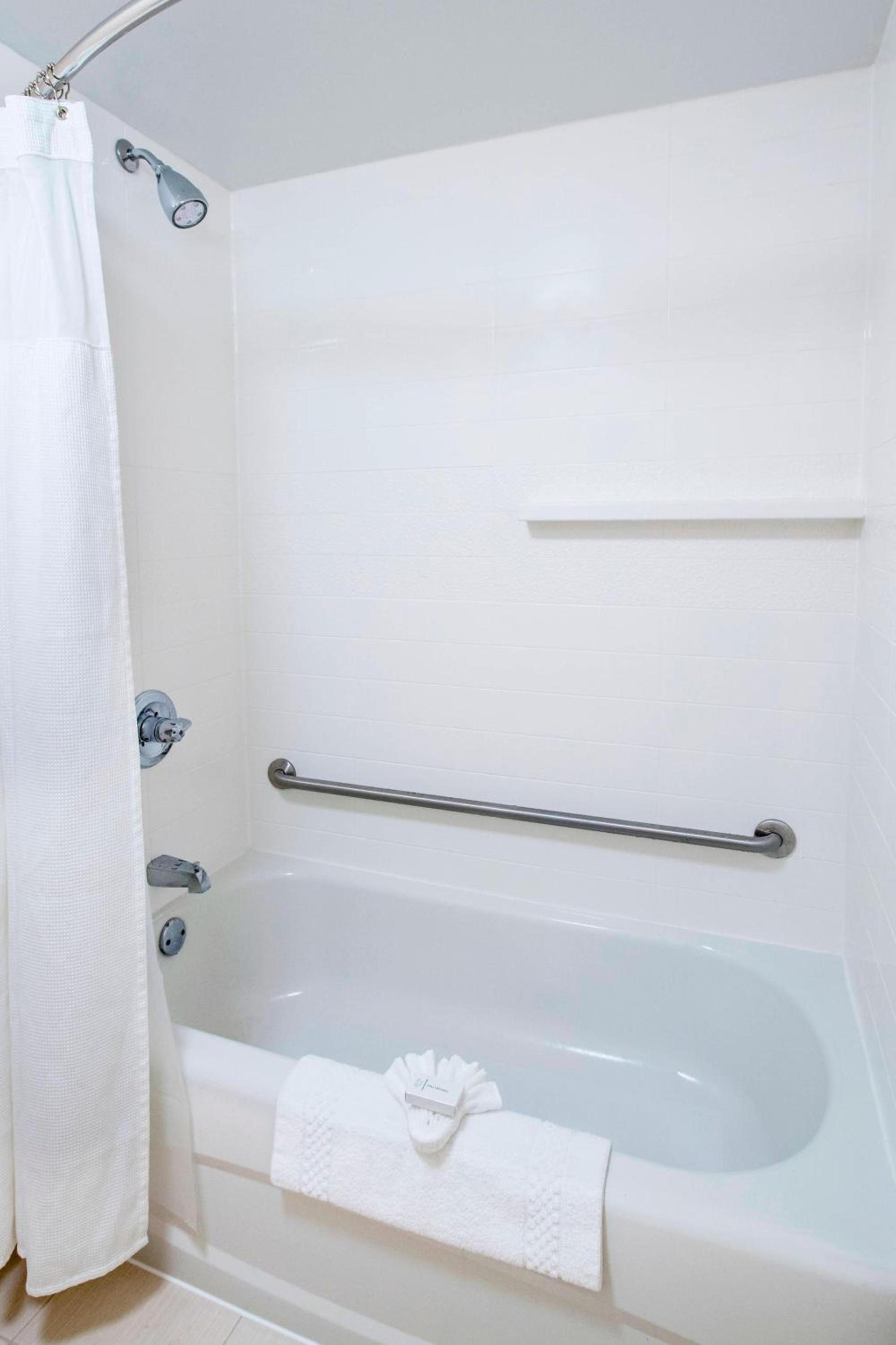 Fairfield Inn & Suites by Marriott Atlanta Perimeter Center photo 9
