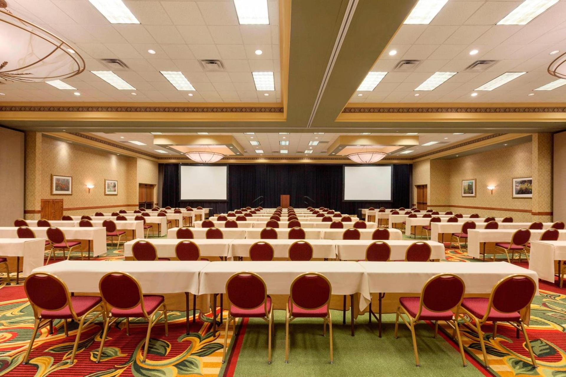 Radisson Hotel Cedar Rapids photo 51