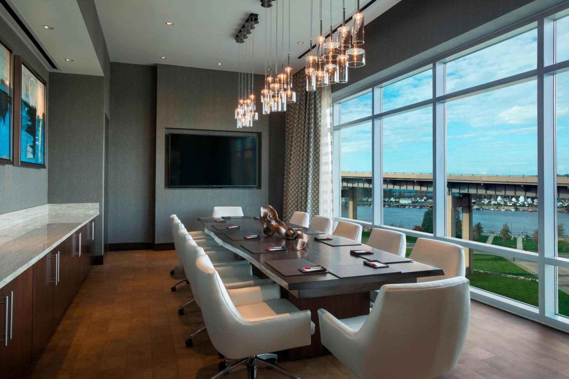 Buffalo Marriott at LECOM HARBORCENTER photo 39