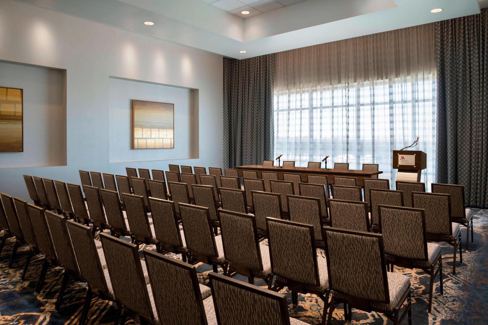 Buffalo Marriott at LECOM HARBORCENTER photo 40