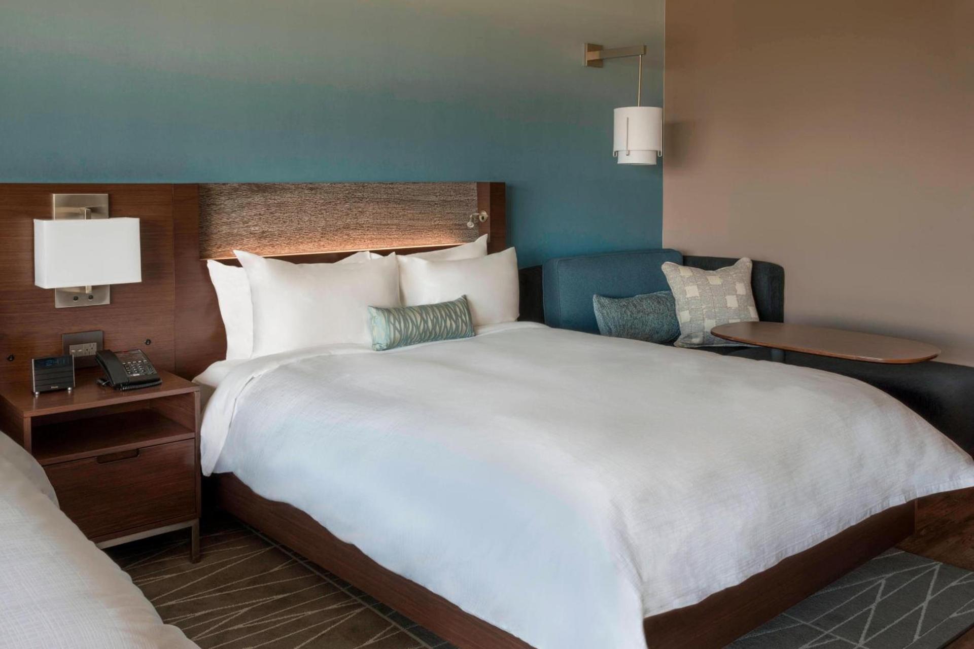 Buffalo Marriott at LECOM HARBORCENTER photo 7