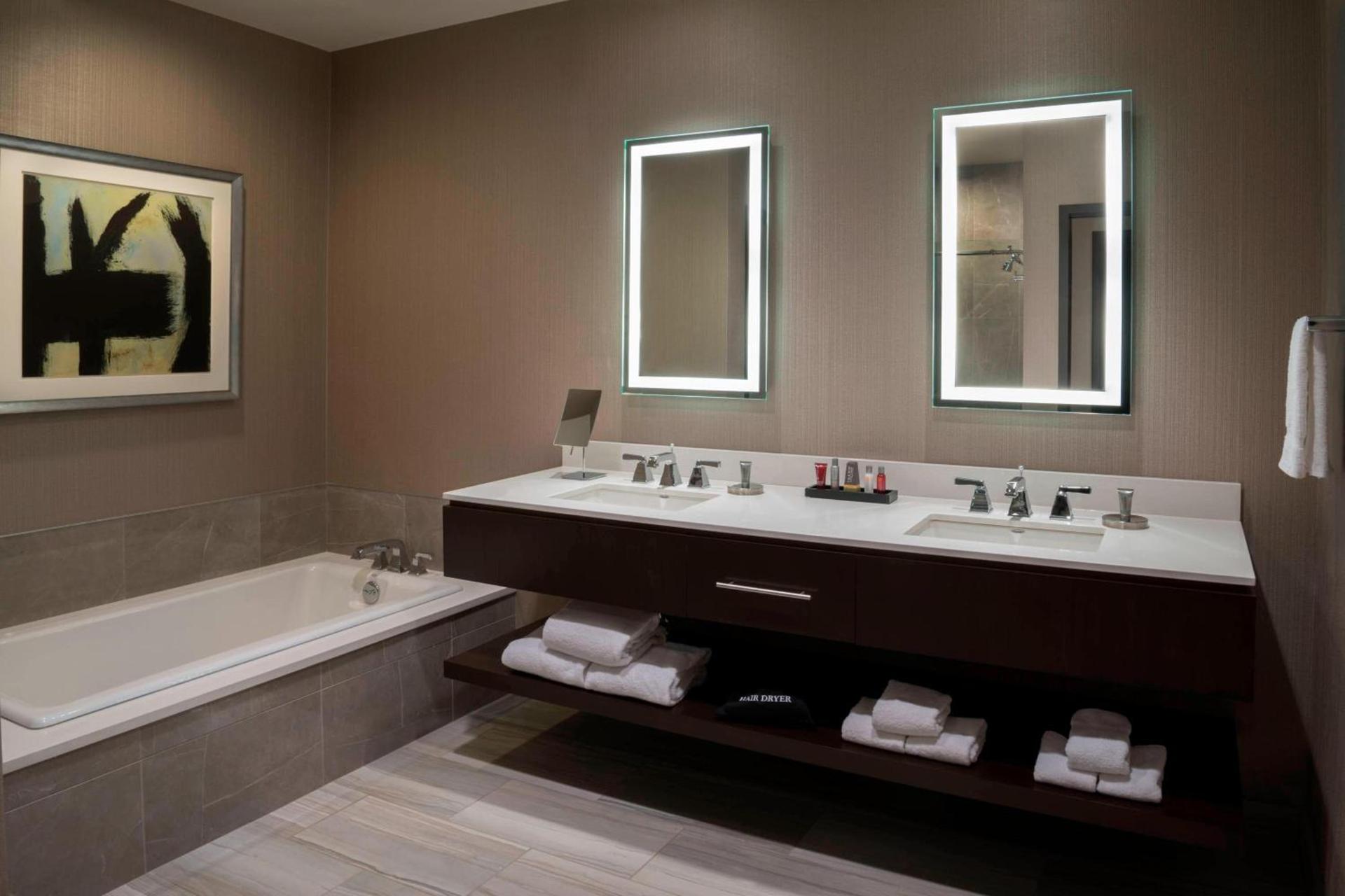 Buffalo Marriott at LECOM HARBORCENTER photo 24