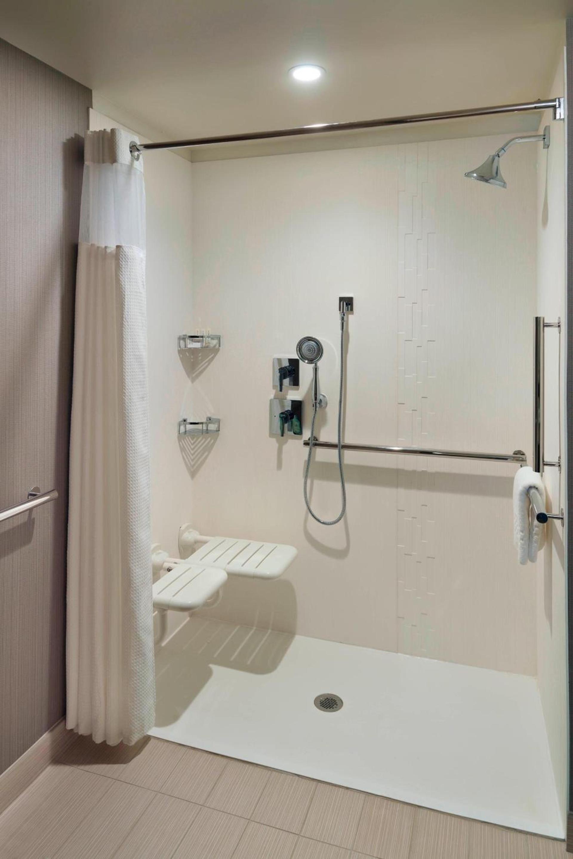 Courtyard by Marriott LaGrange photo 8