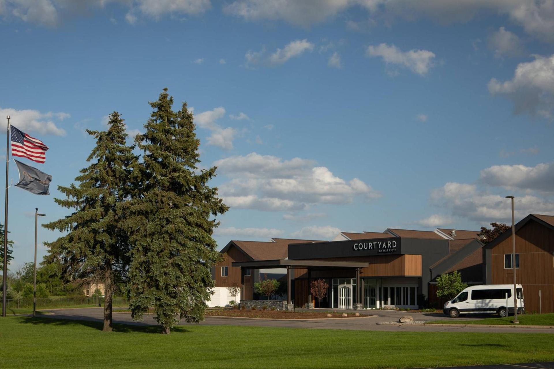 Courtyard by Marriott Lansing photo 1