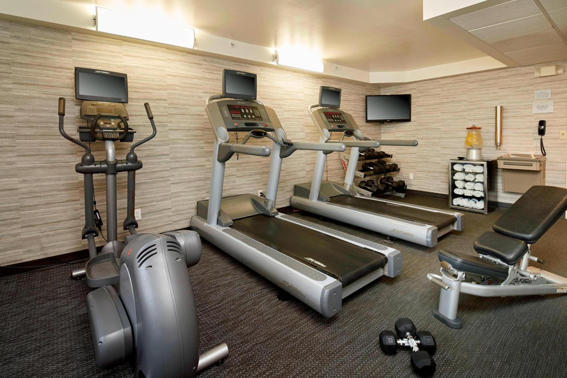 Courtyard by Marriott Lansing photo 16