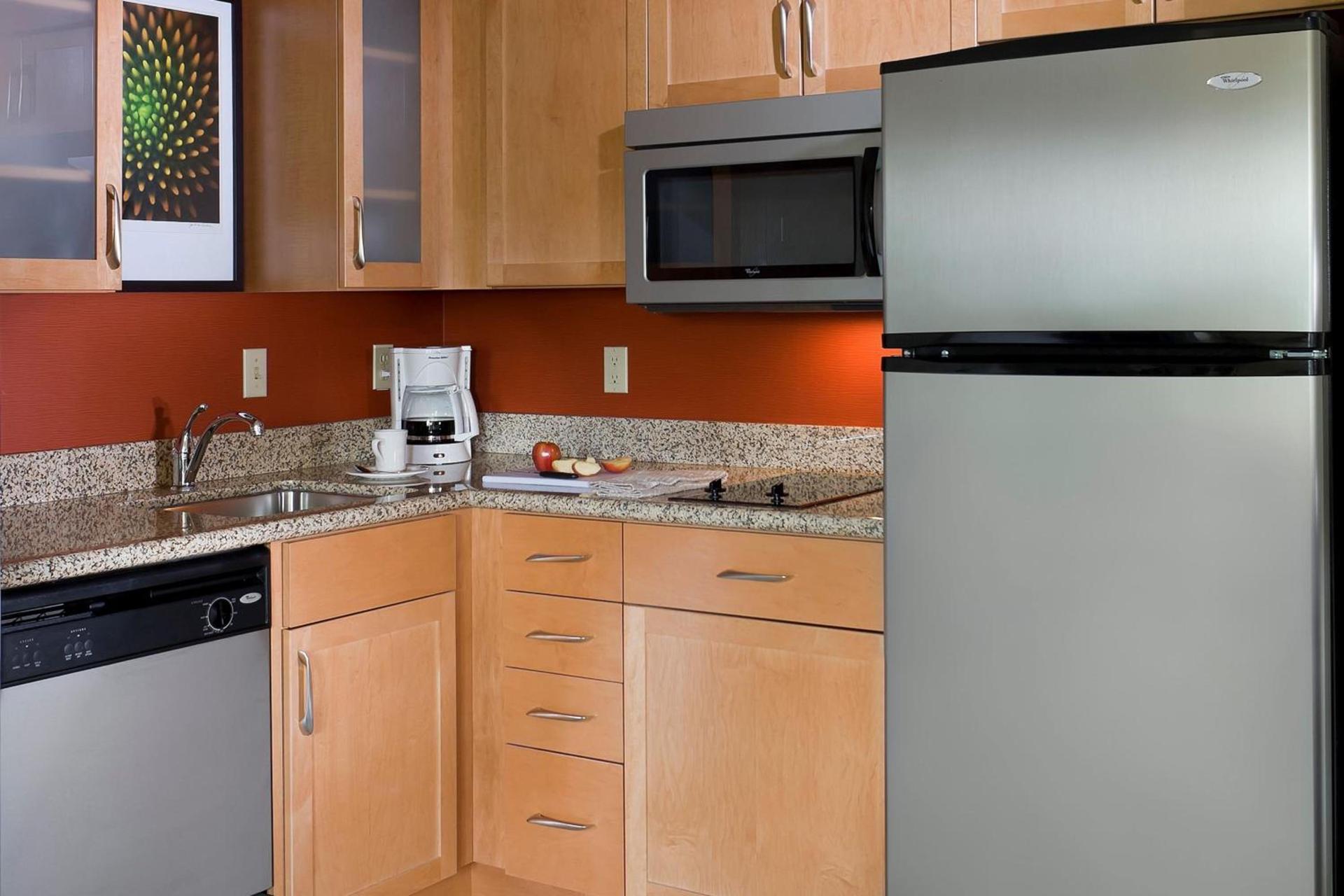 MainStay Suites Appleton Airport - Fox River Mall Area photo 7