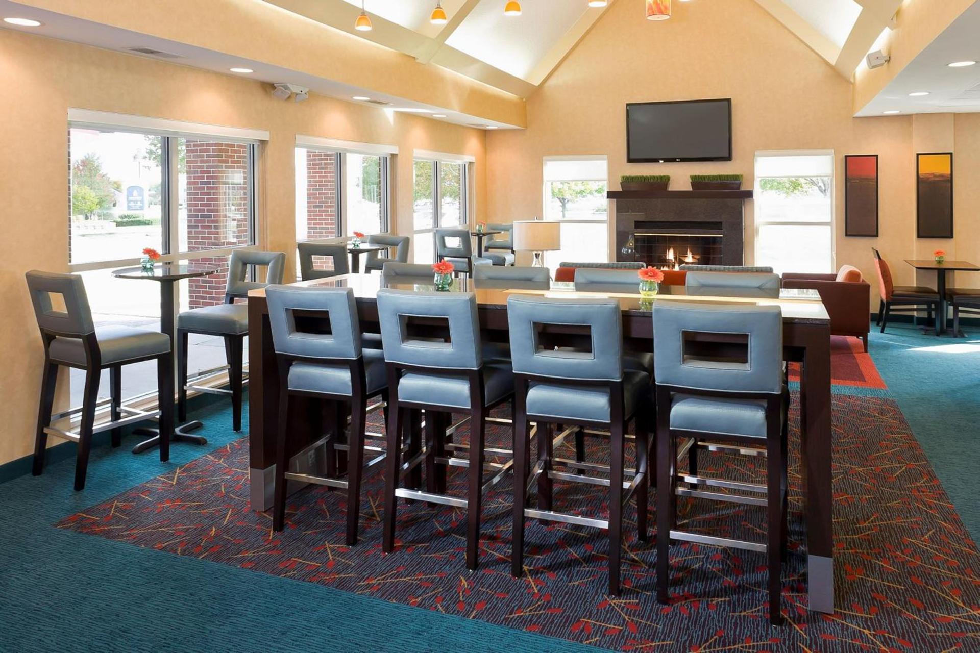 MainStay Suites Appleton Airport - Fox River Mall Area photo 17