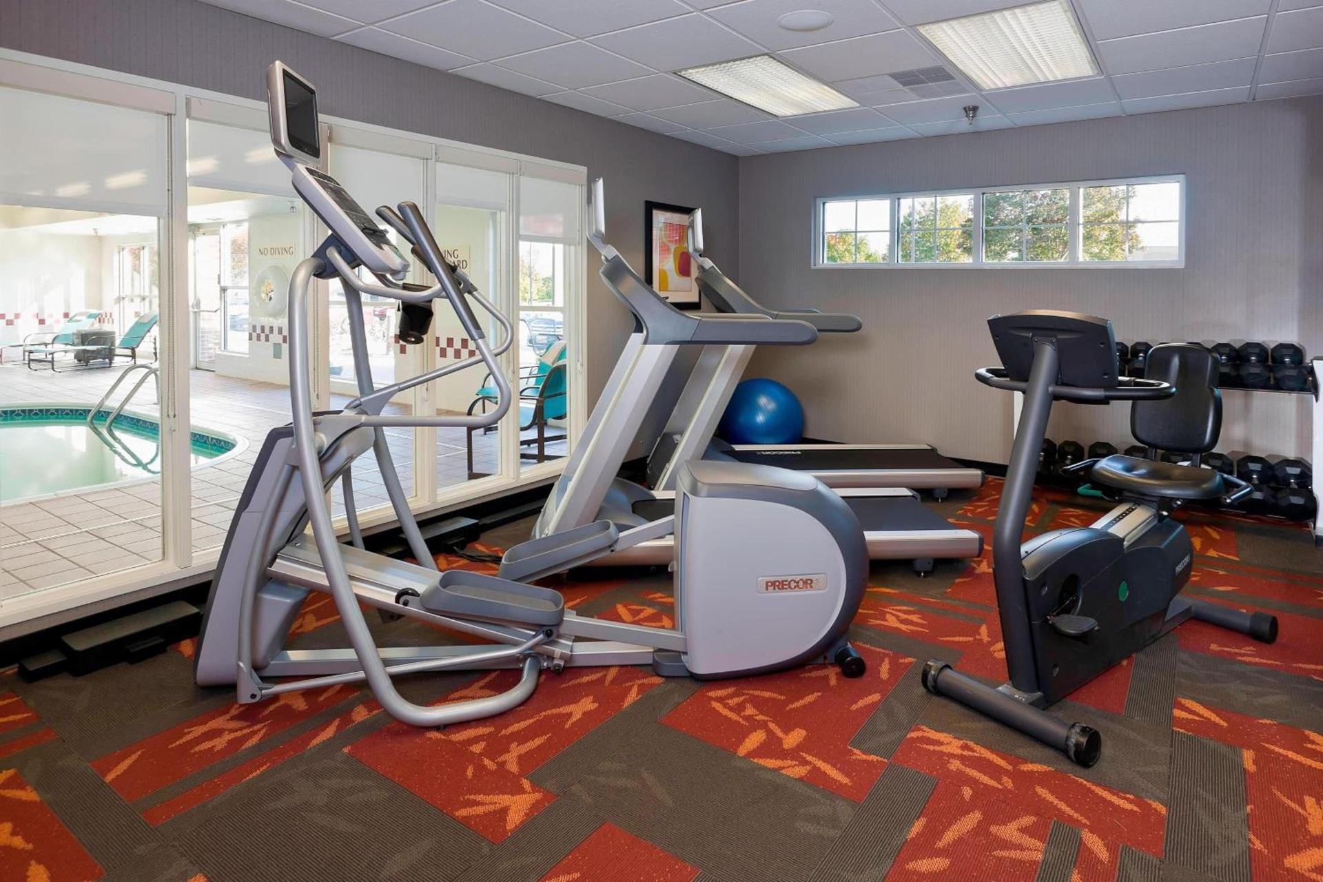 MainStay Suites Appleton Airport - Fox River Mall Area photo 18