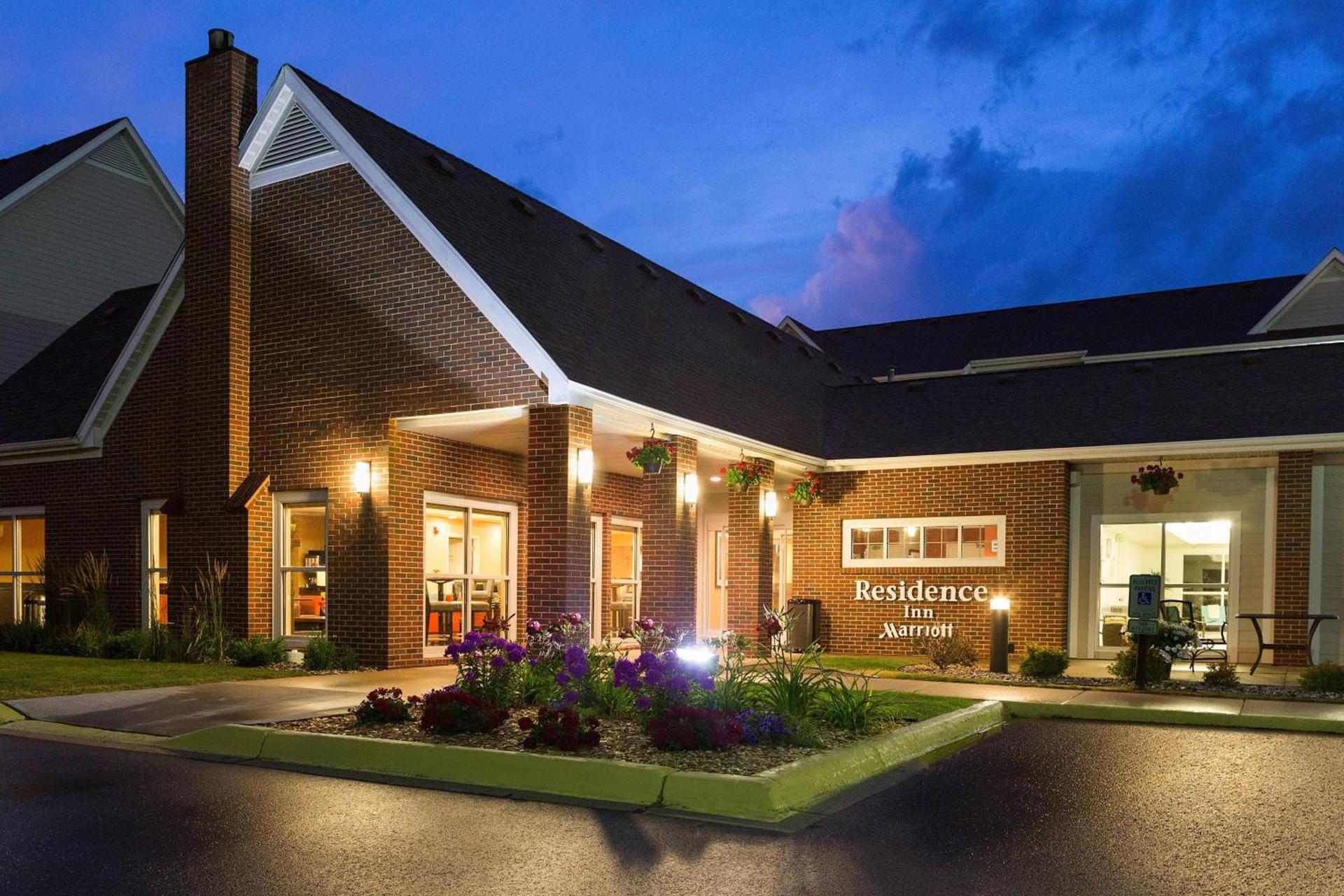 MainStay Suites Appleton Airport - Fox River Mall Area photo 1