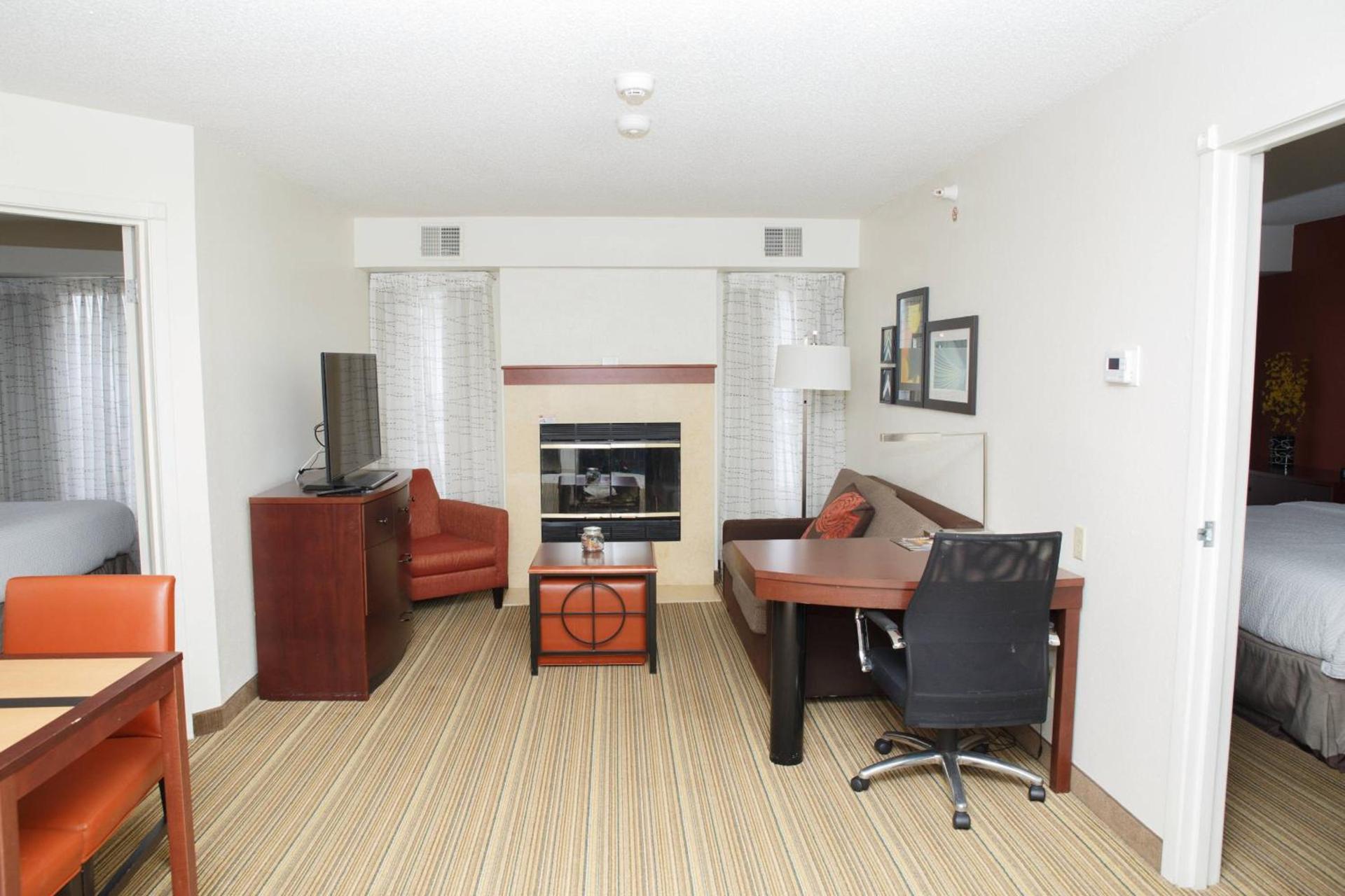 MainStay Suites Appleton Airport - Fox River Mall Area photo 4