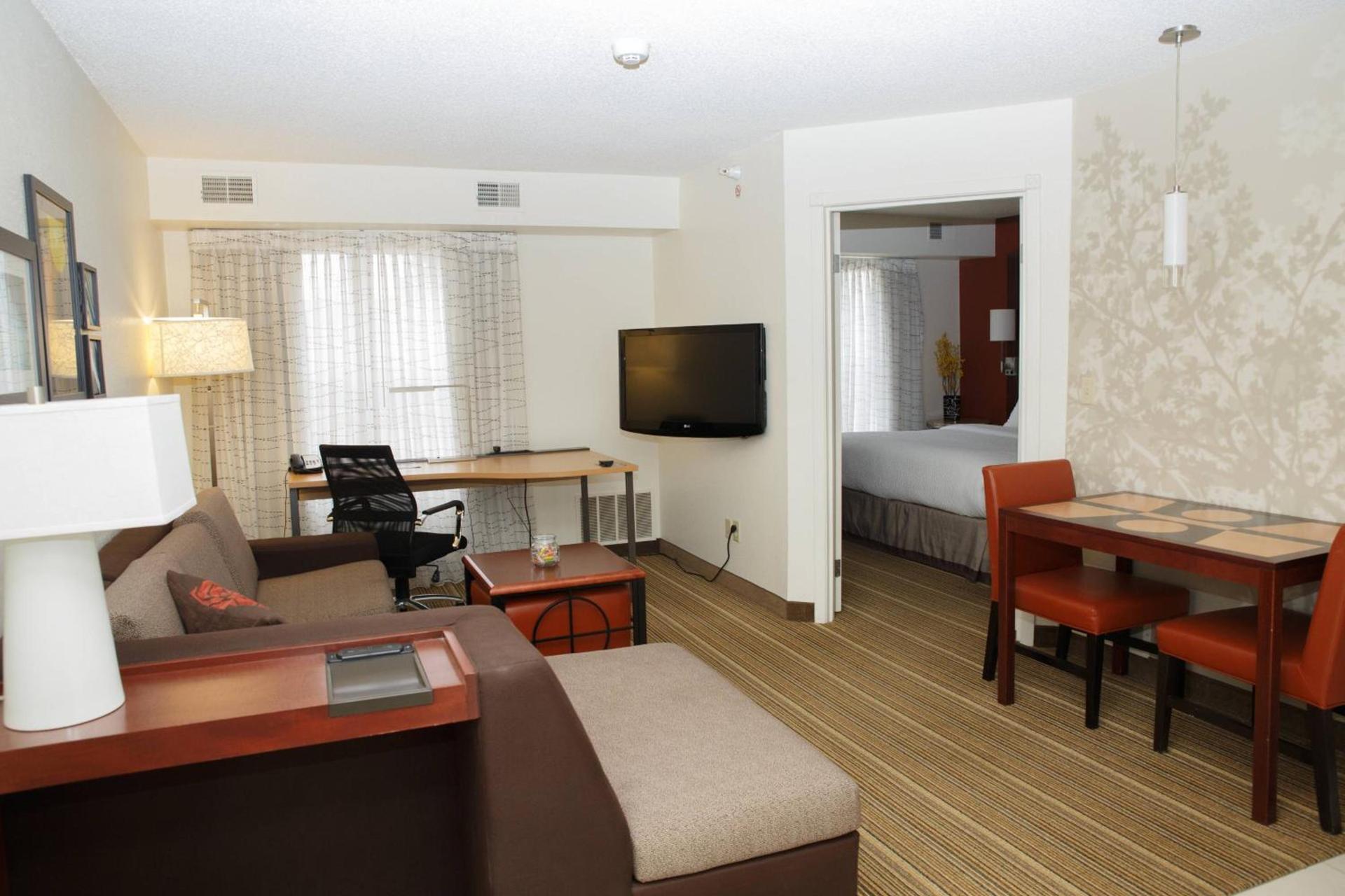 MainStay Suites Appleton Airport - Fox River Mall Area photo 5