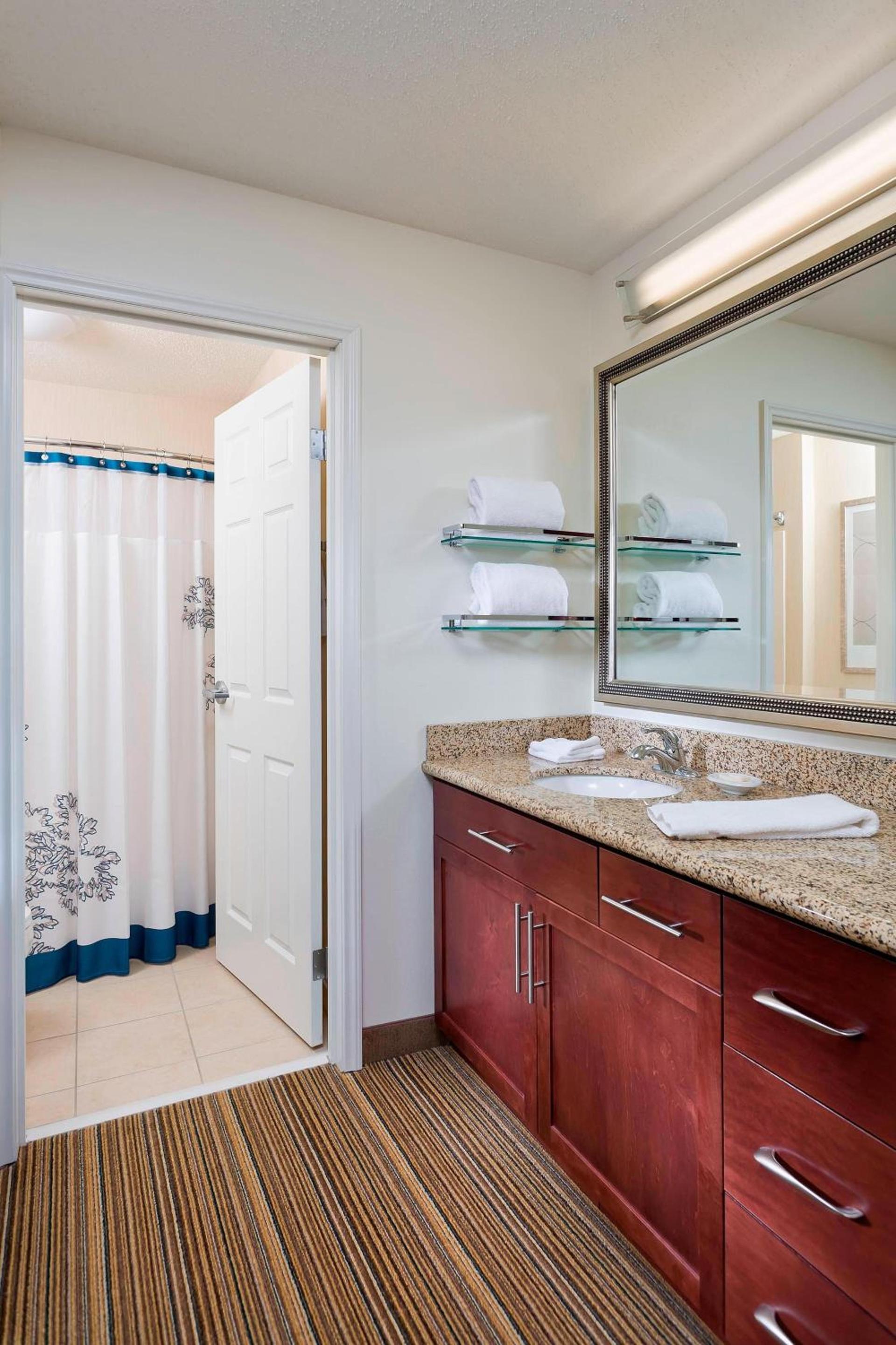 MainStay Suites Appleton Airport - Fox River Mall Area photo 12