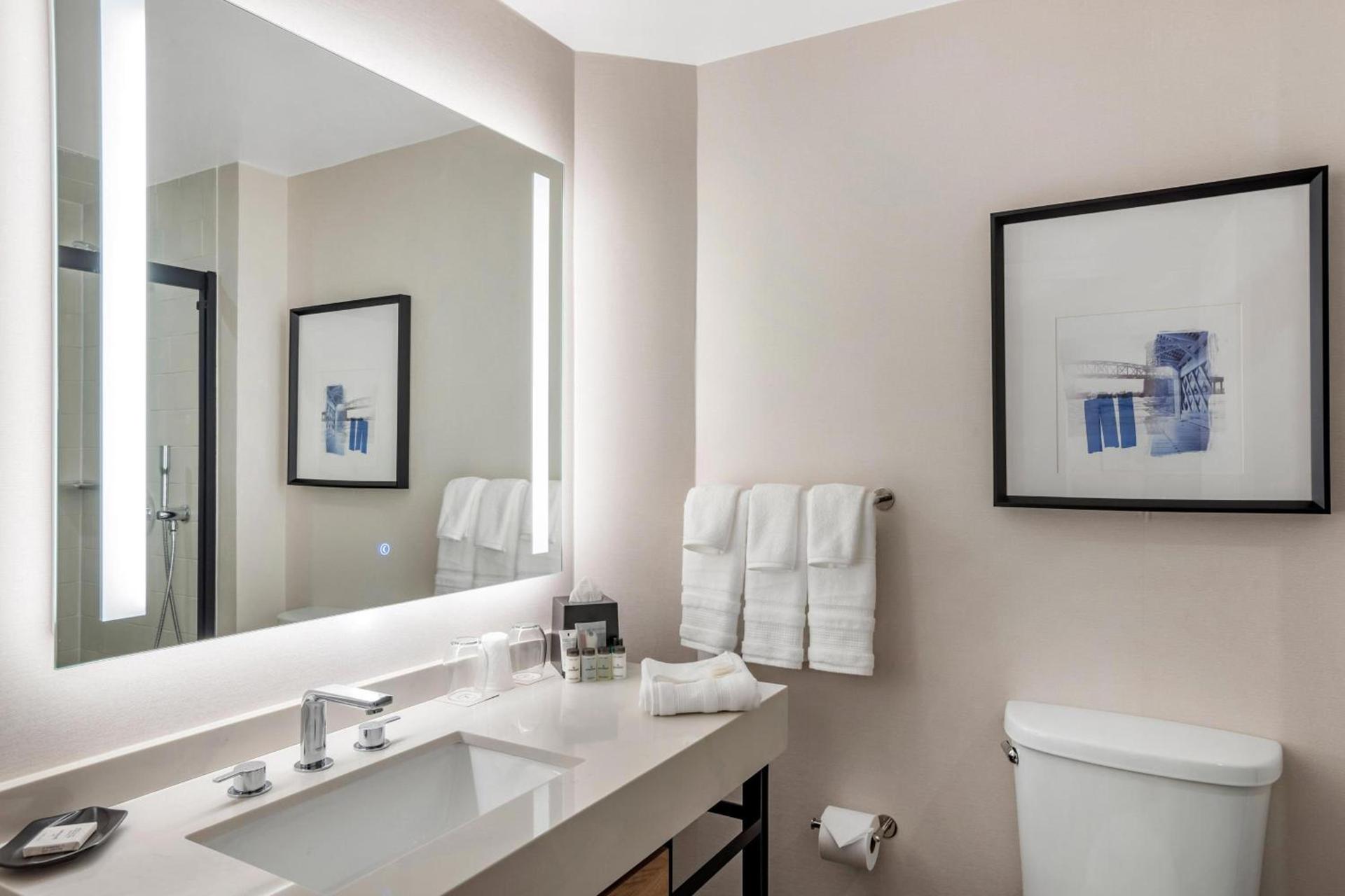 Sheraton Suites Wilmington Downtown photo 14