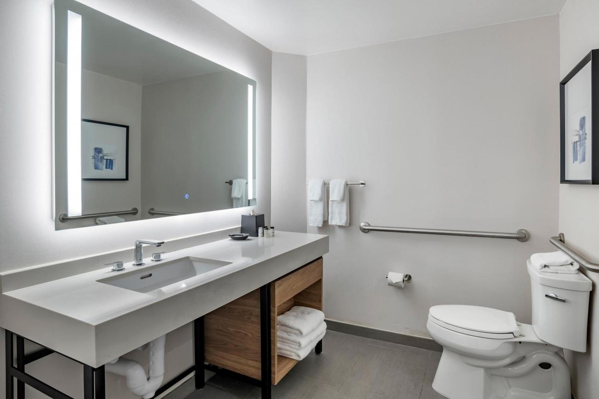 Sheraton Suites Wilmington Downtown photo 17