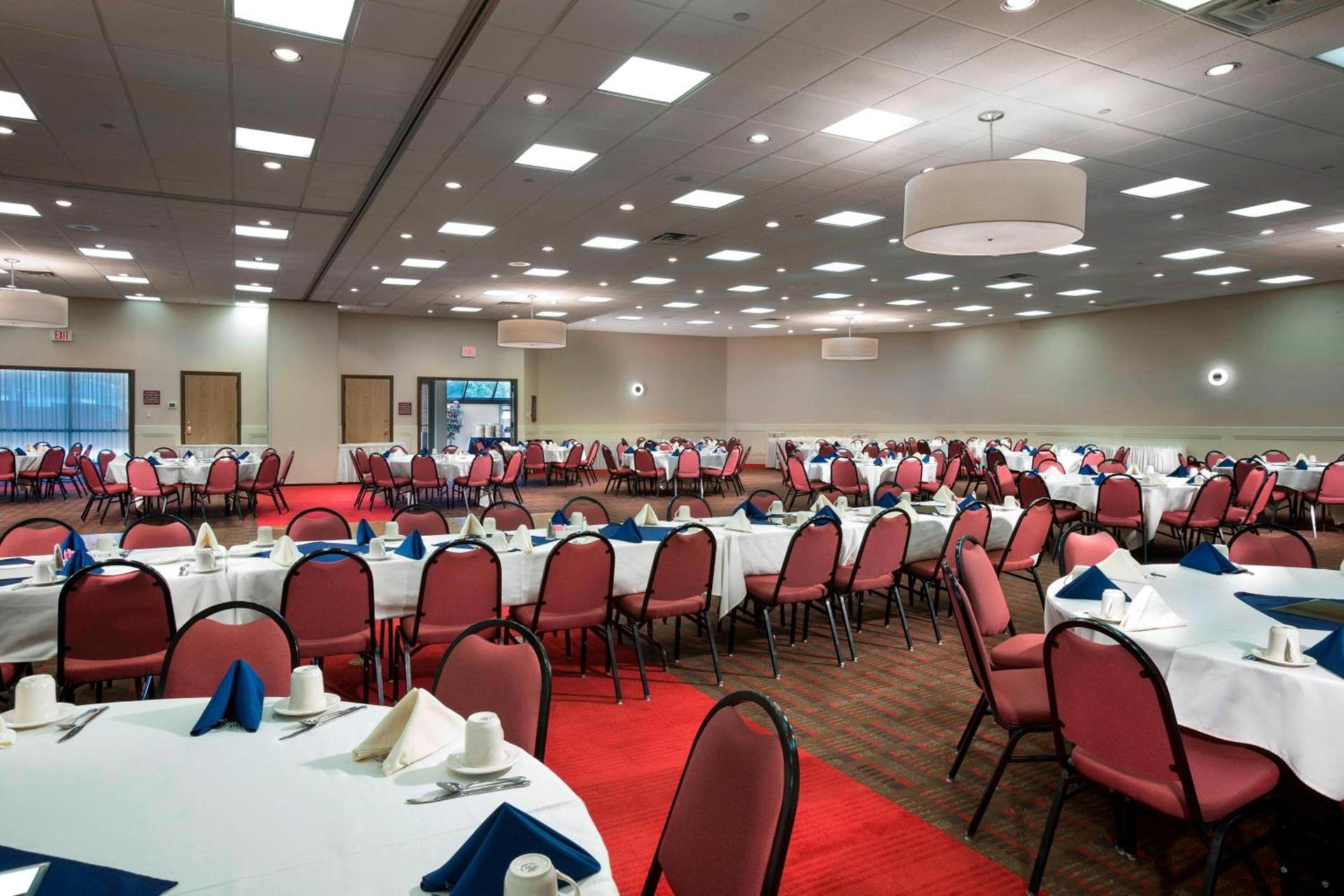 DoubleTree by Hilton Manhattan, KS photo 11