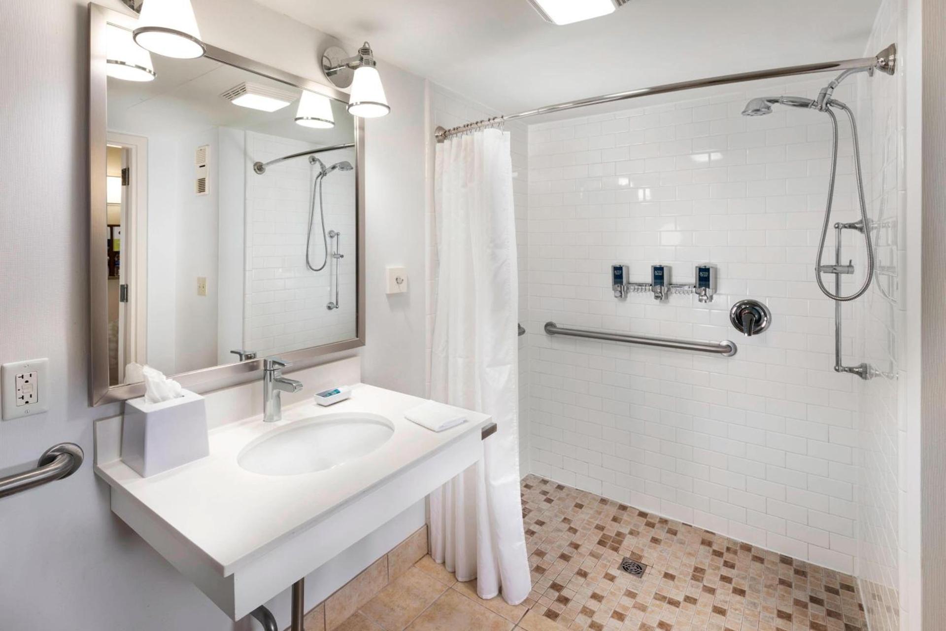 DoubleTree by Hilton Manhattan, KS photo 5