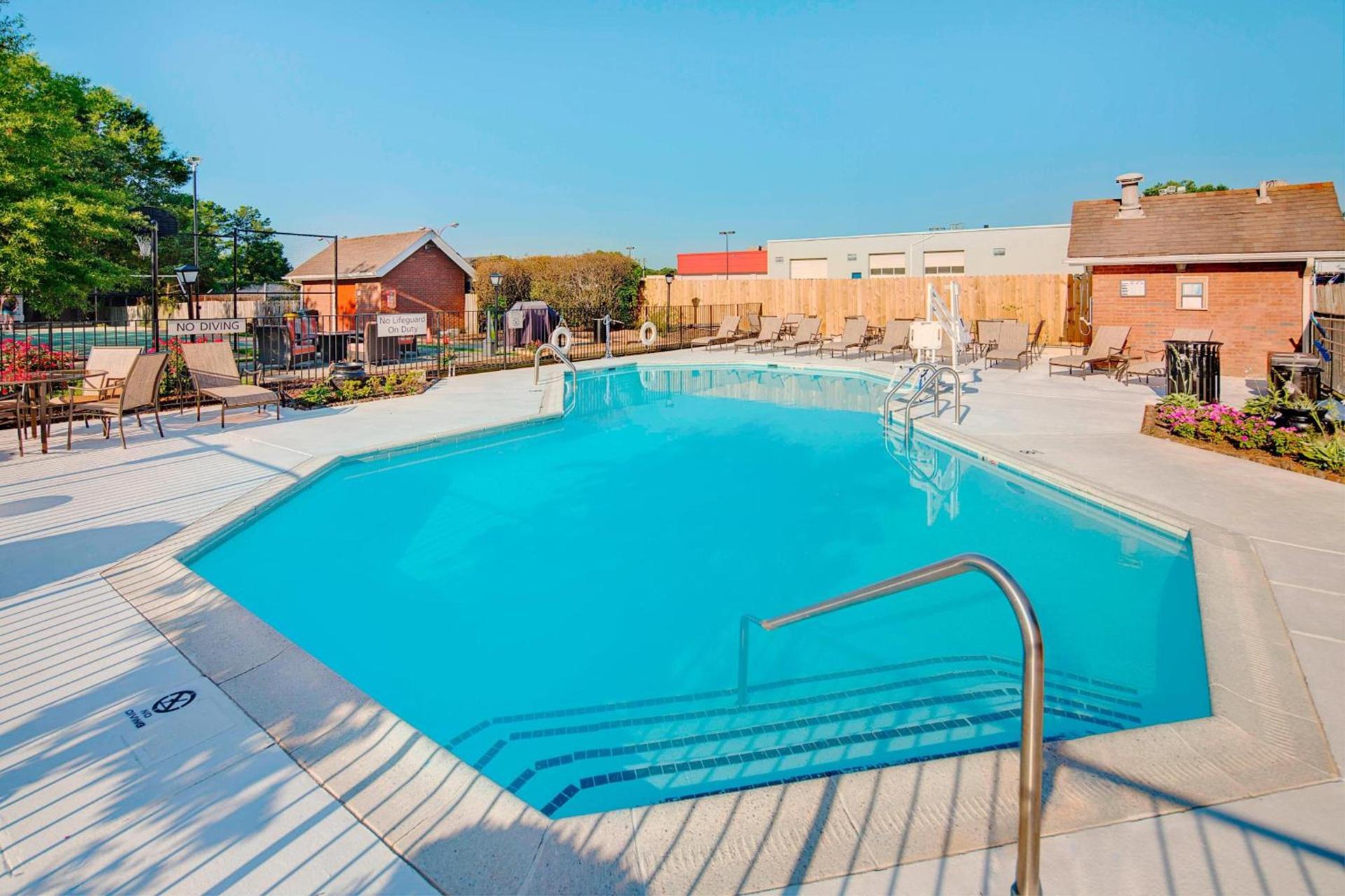 Residence Inn by Marriott Richmond West End photo 14