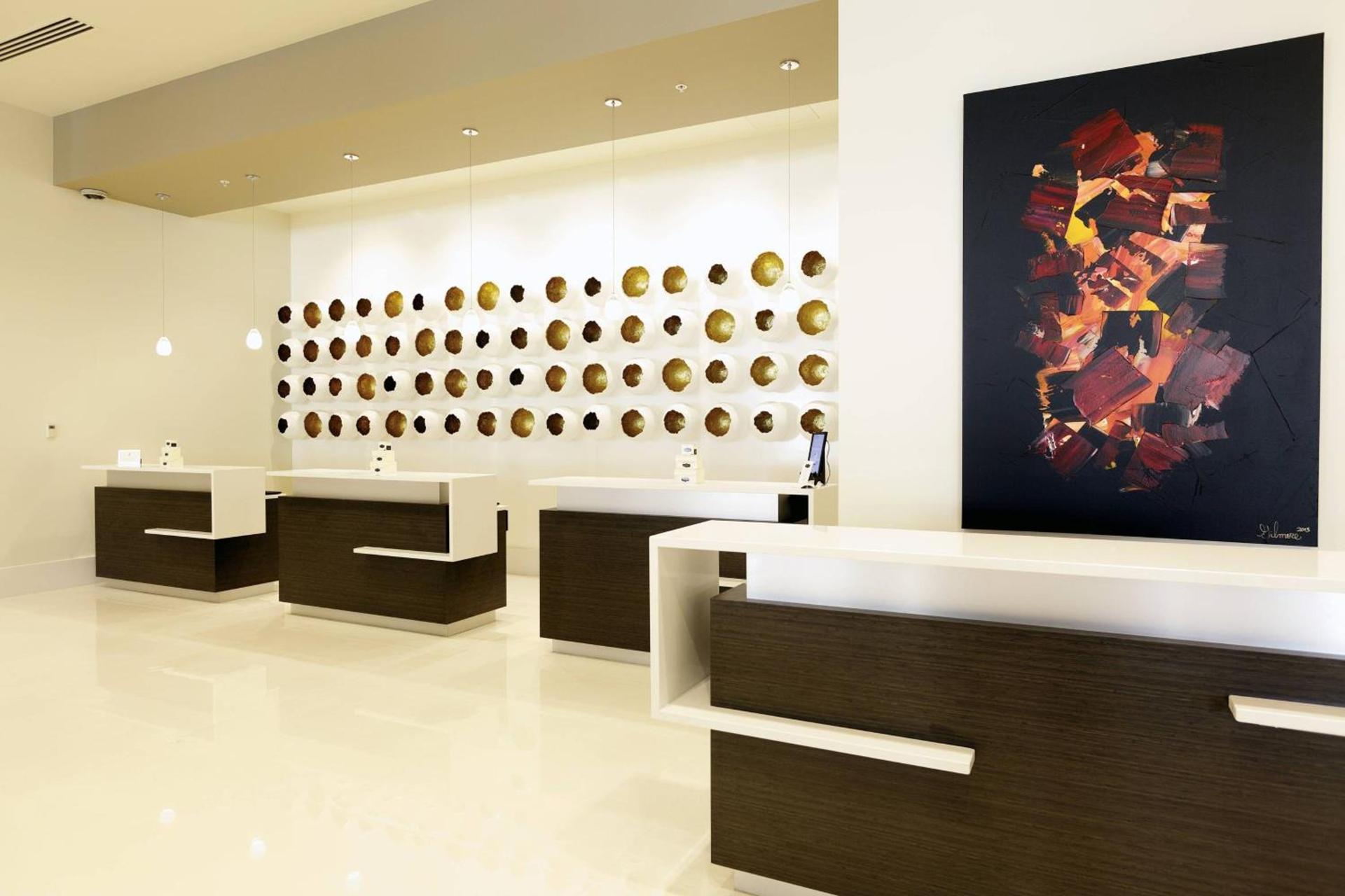 The Davenport Grand, Autograph Collection photo 6